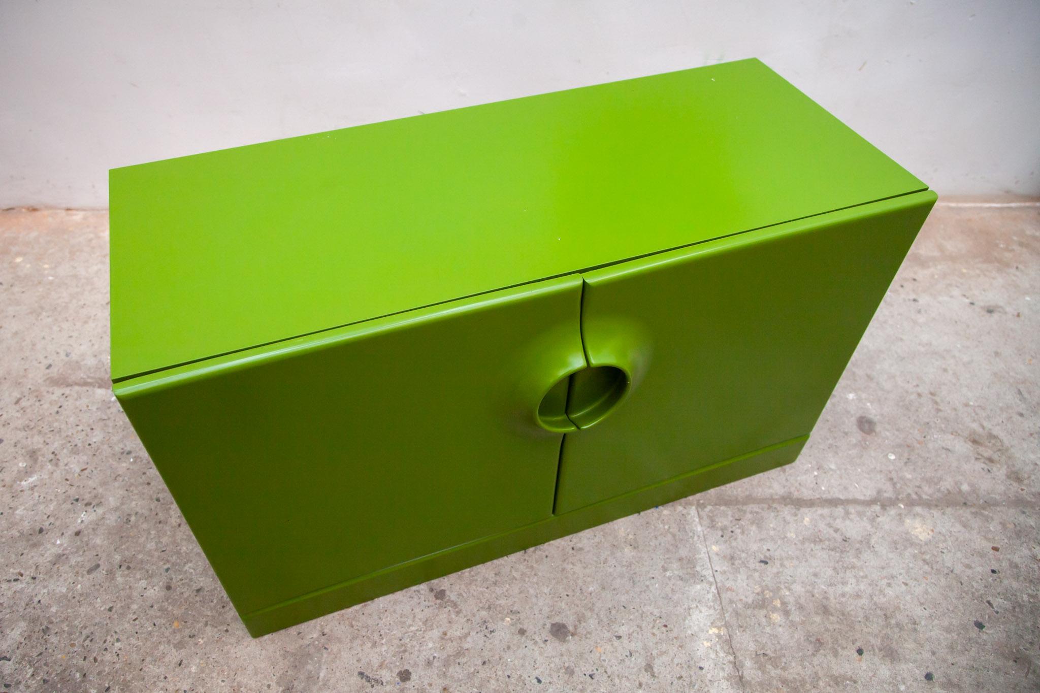 Aparador Spage Age Verde, Tres perchas Quadro Wardro- de Jürgen Lange, años 70 en venta 2