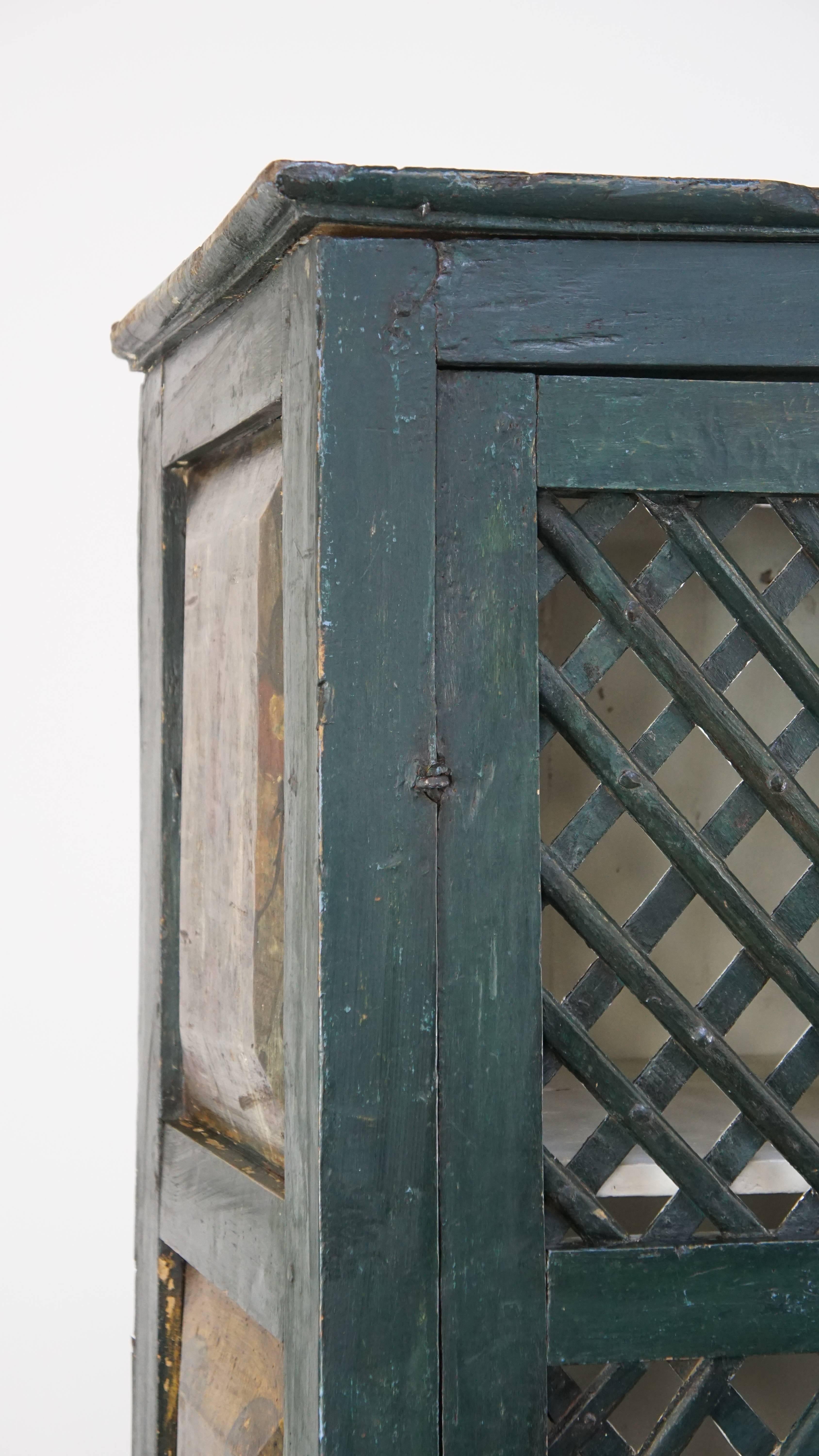 Armadio/dispensa spagnolo verde del XVIII secolo con dipinti d'arte popolare in vendita 3