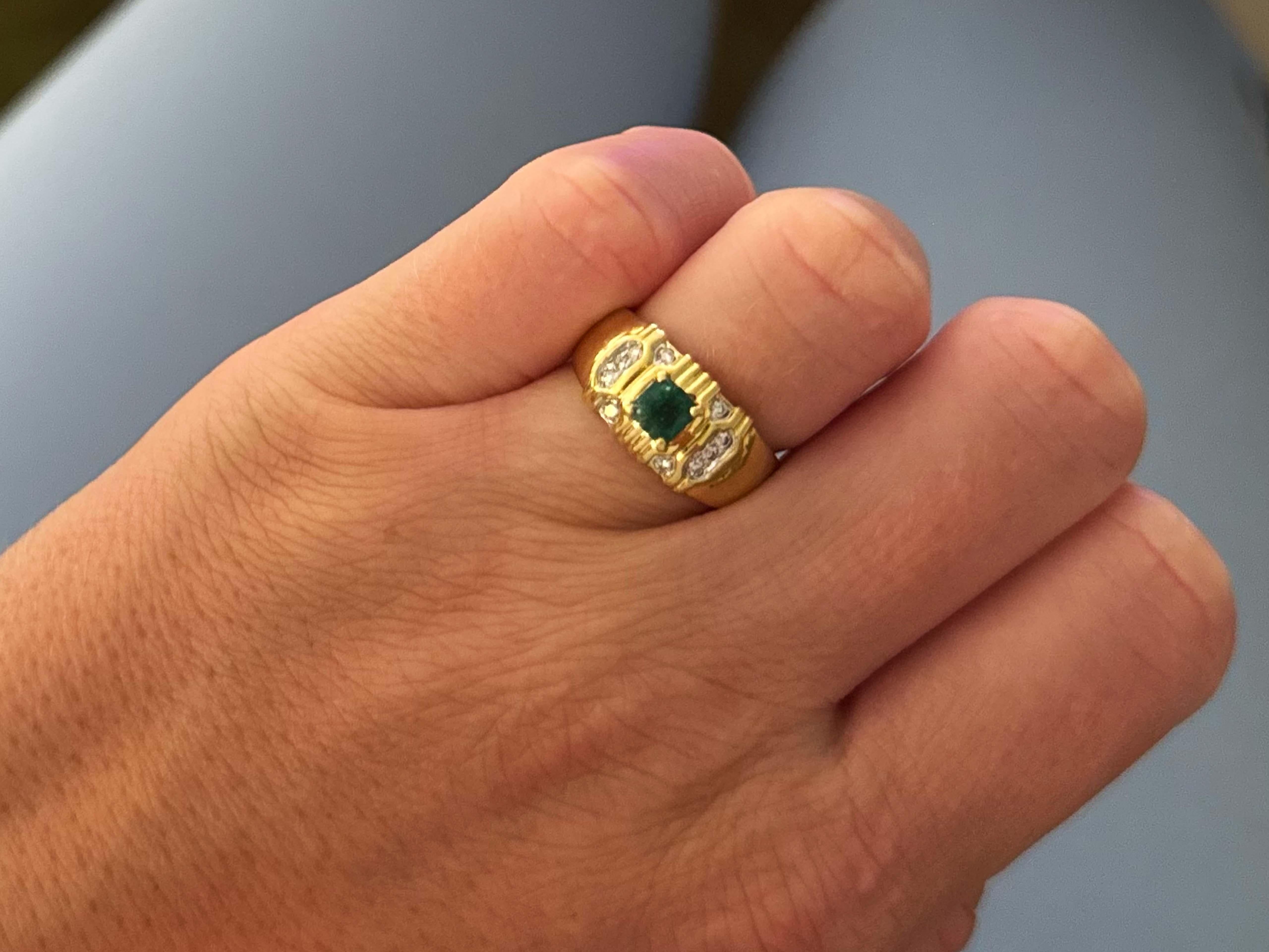 Especificaciones del artículo:

Metal: Oro amarillo de 18 quilates

Tamaño del anillo: 6 (cambio de tamaño disponible previo pago)

Peso total: 6.9 gramos

Cantidad de diamantes: 10 diamantes talla brillante

Color del diamante: H-J

Claridad del