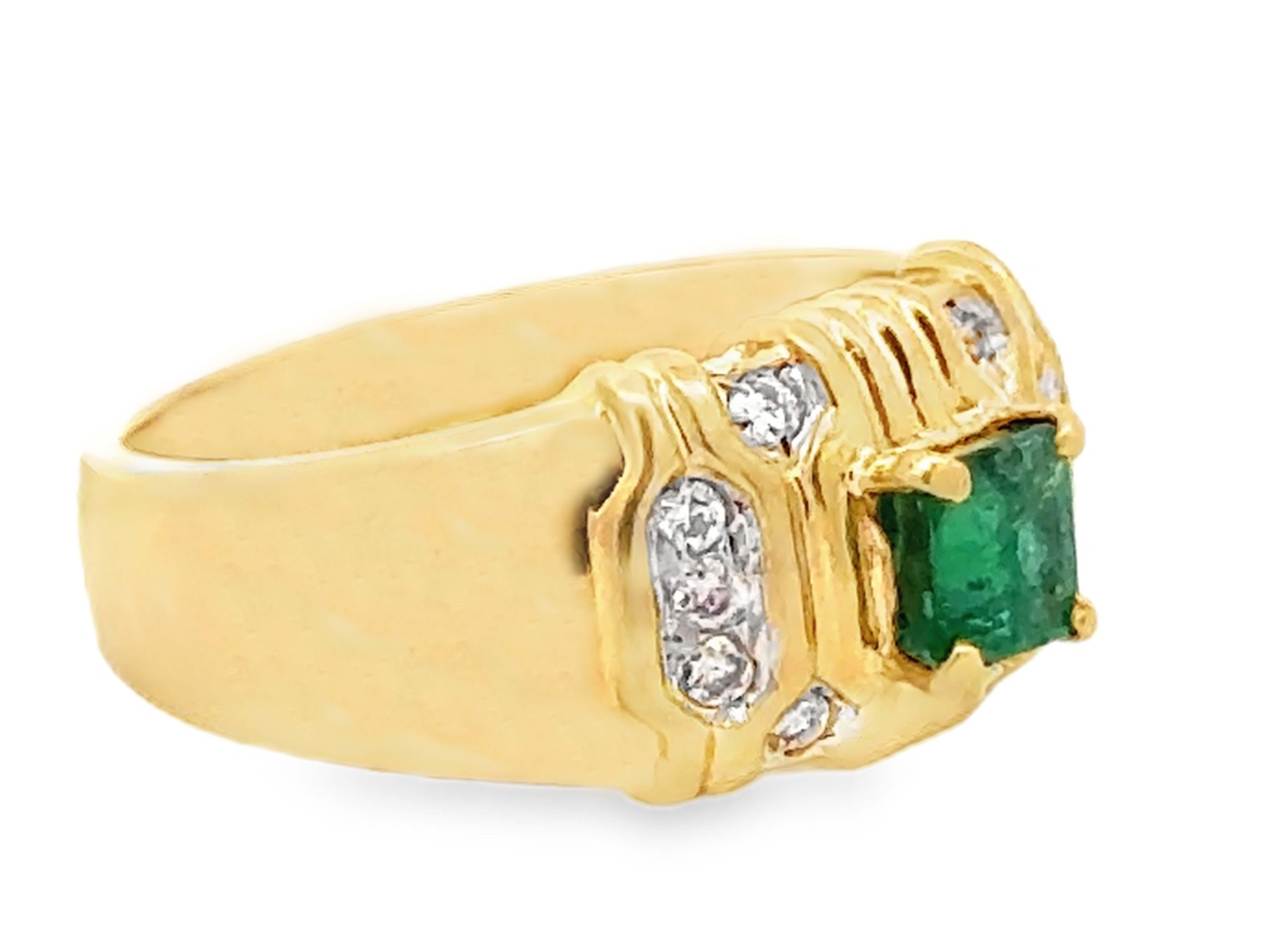 Anillo cuadrado verde de esmeralda y diamante de oro amarillo de 18k Corte cuadrado en venta