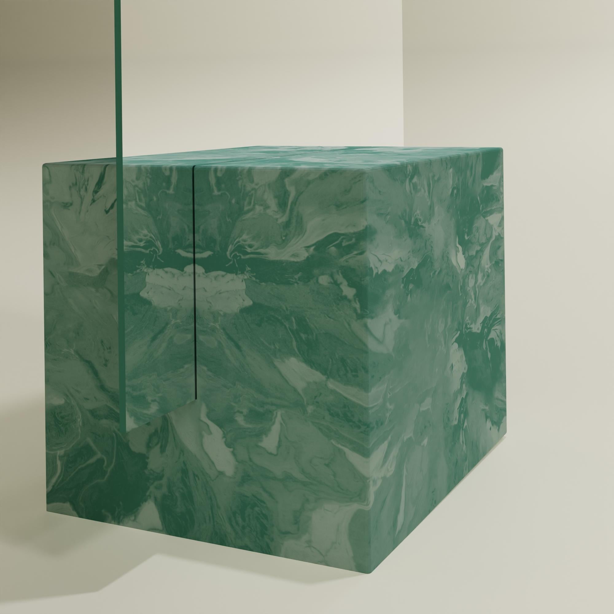 Grüner stehender Spiegel, handgefertigt aus 100 % recyceltem Kunststoff von Anqa Studios (Moderne) im Angebot