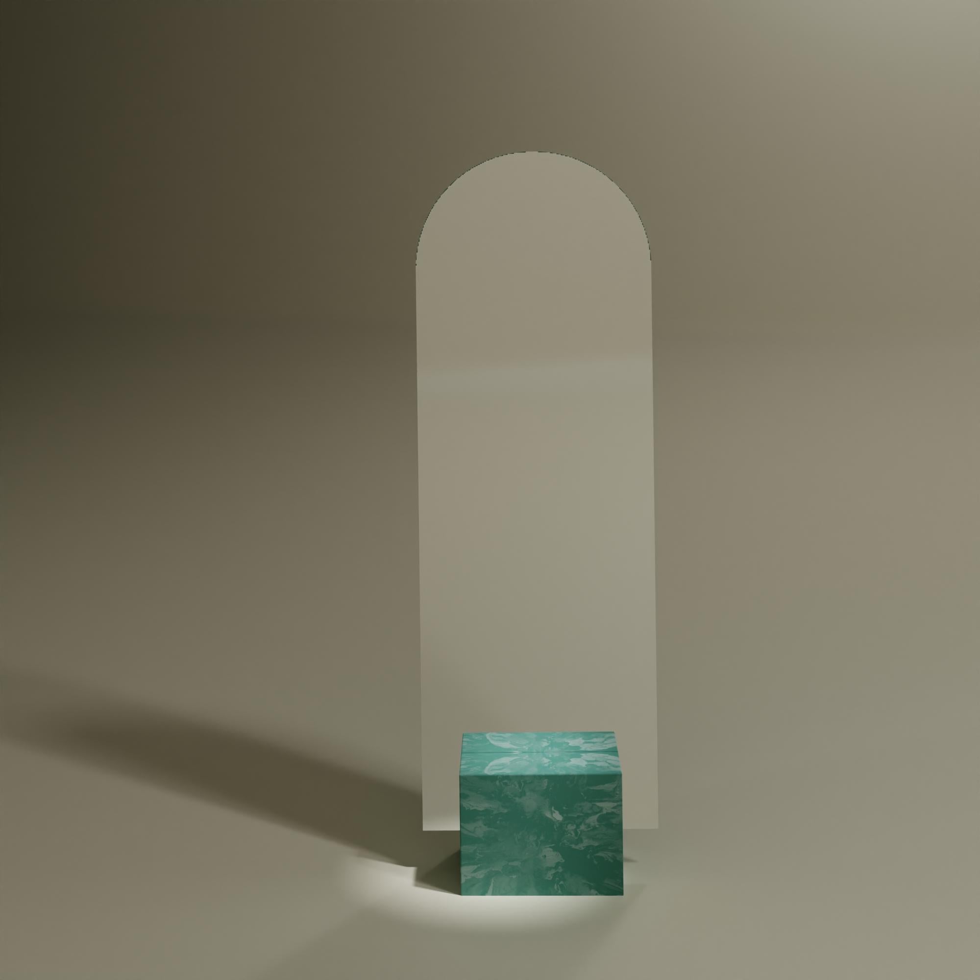 Néerlandais Miroir sur pied vert fabriqué à la main en plastique 100 % recyclé par Anqa Studios en vente