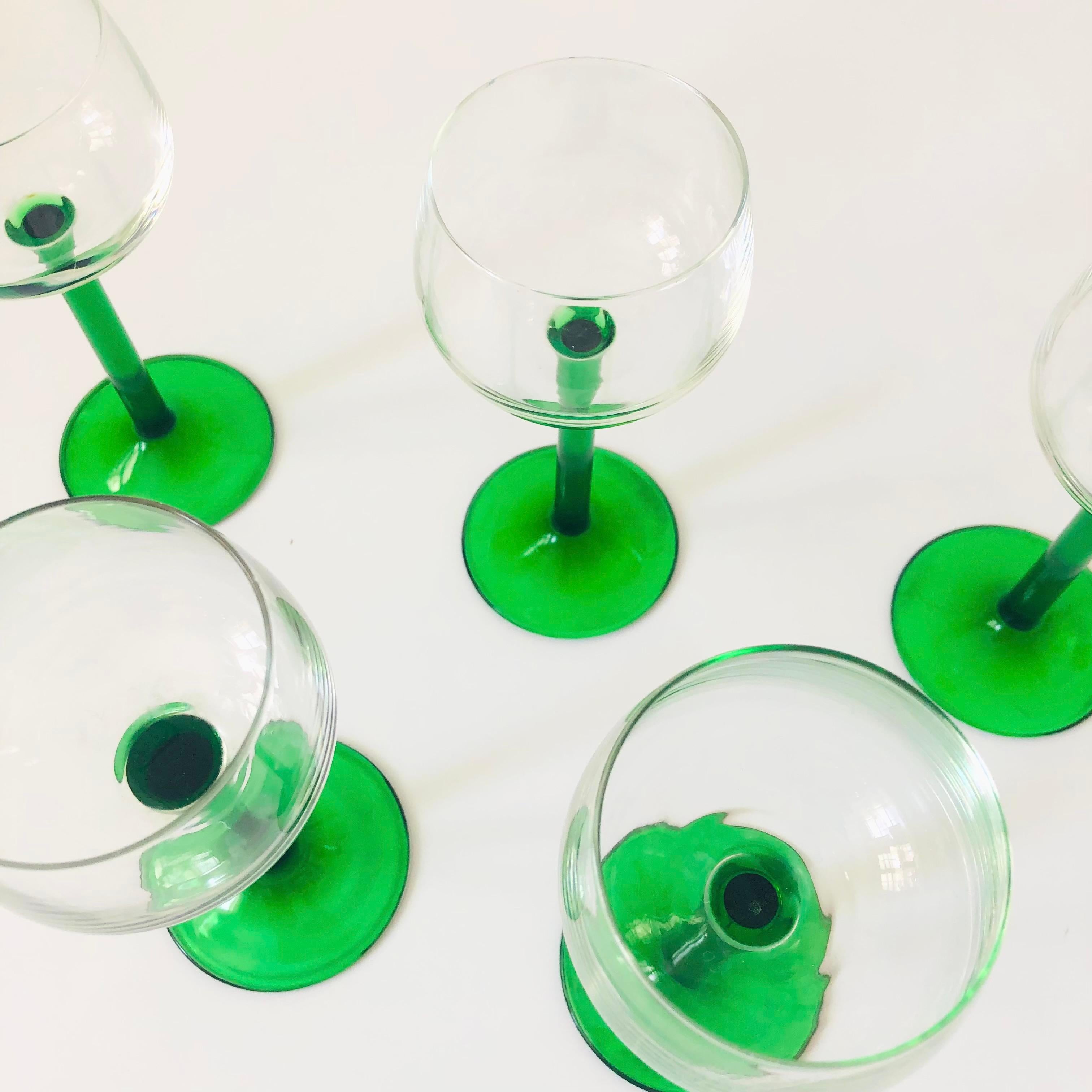 Green Stemmed Coupes - Set of 5 In Good Condition In Vallejo, CA