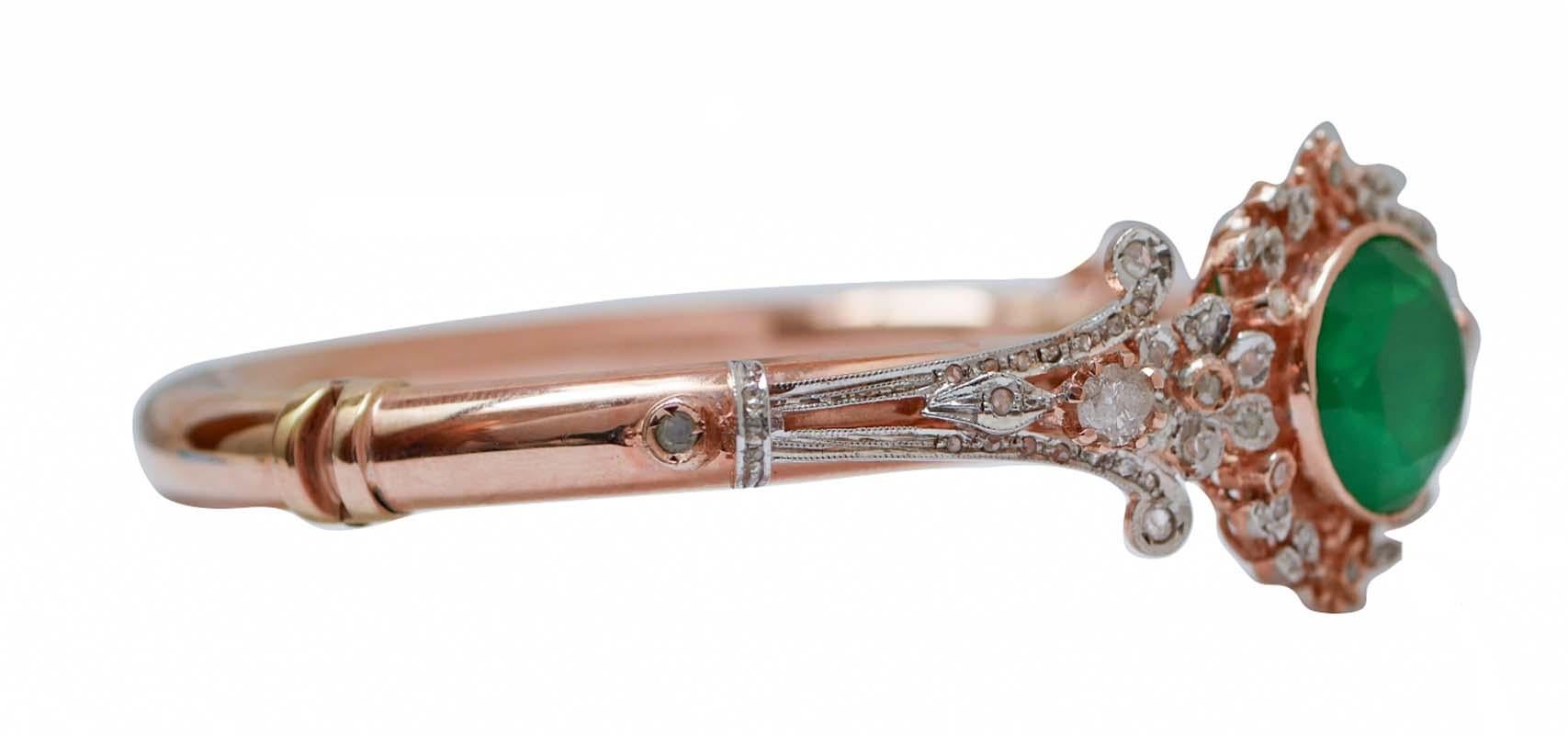 Fantastic bracelet in 9 kt rose gold and silver structure mounted with a central green stone surrounded by diamonds.
This bracelet was totally handmade by Italian master goldsmiths and it is in perfect conditions.
Diamonds 1.29 ct
Stone 2.00