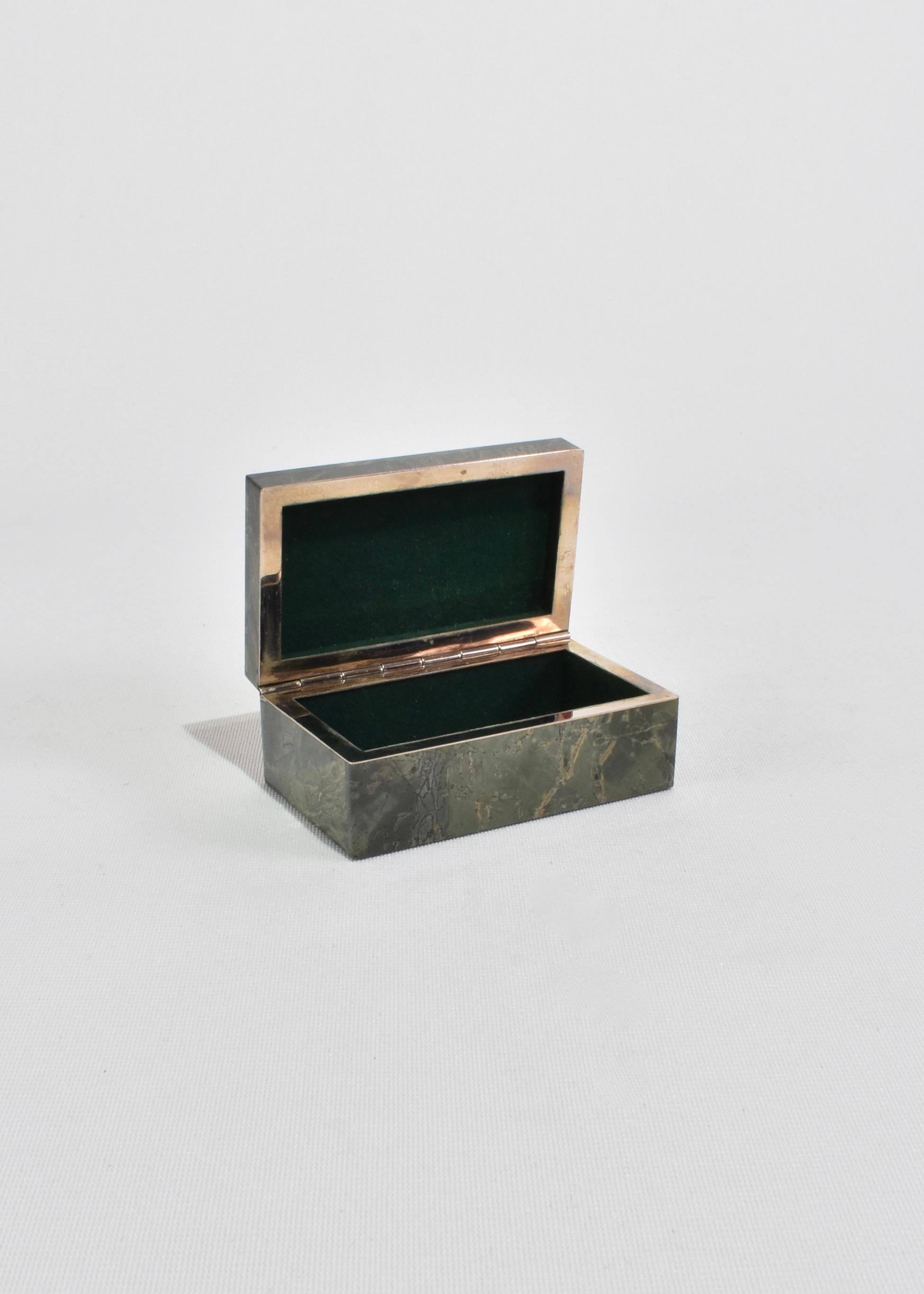 Green Stone Jewelry Box In Good Condition For Sale In Richmond, VA
