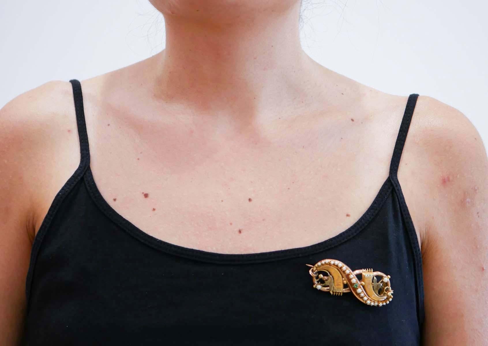 Piedra Verde, Perlas  Broche de oro amarillo. en Bueno estado para la venta en Marcianise, Marcianise (CE)