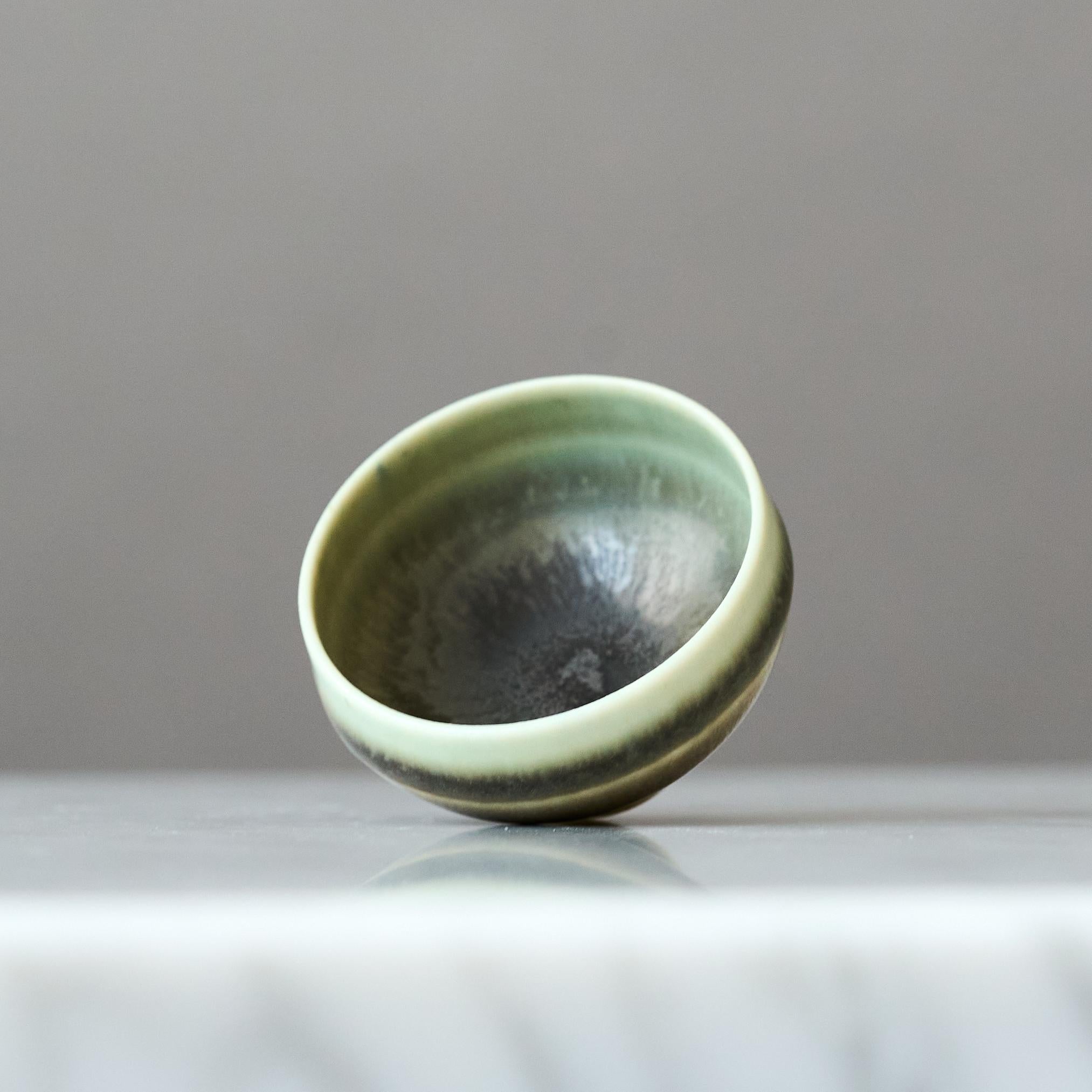 Scandinavian Modern Green Stoneware Miniature Bowl by Berndt Friberg. Gustavsberg, Sweden, 1960s For Sale