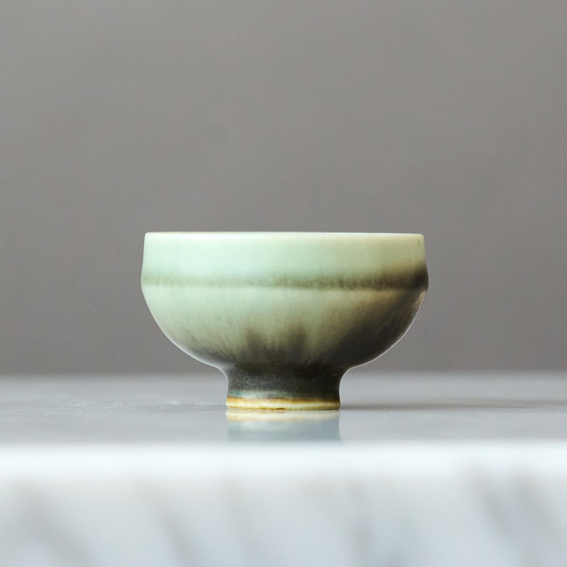Swedish Green Stoneware Miniature Bowl by Berndt Friberg. Gustavsberg, Sweden, 1960s For Sale