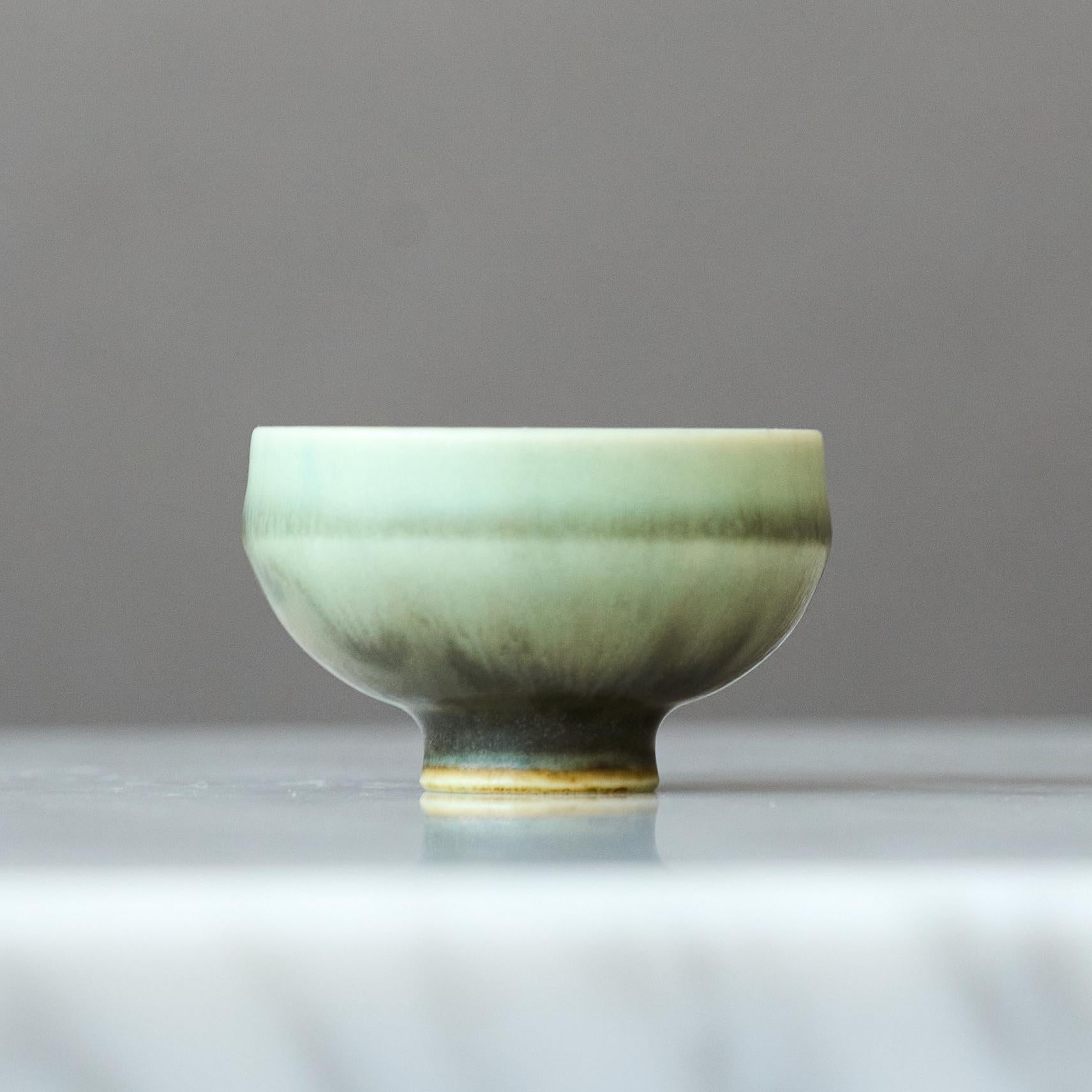 Green Stoneware Miniature Bowl by Berndt Friberg. Gustavsberg, Sweden, 1960s For Sale 1