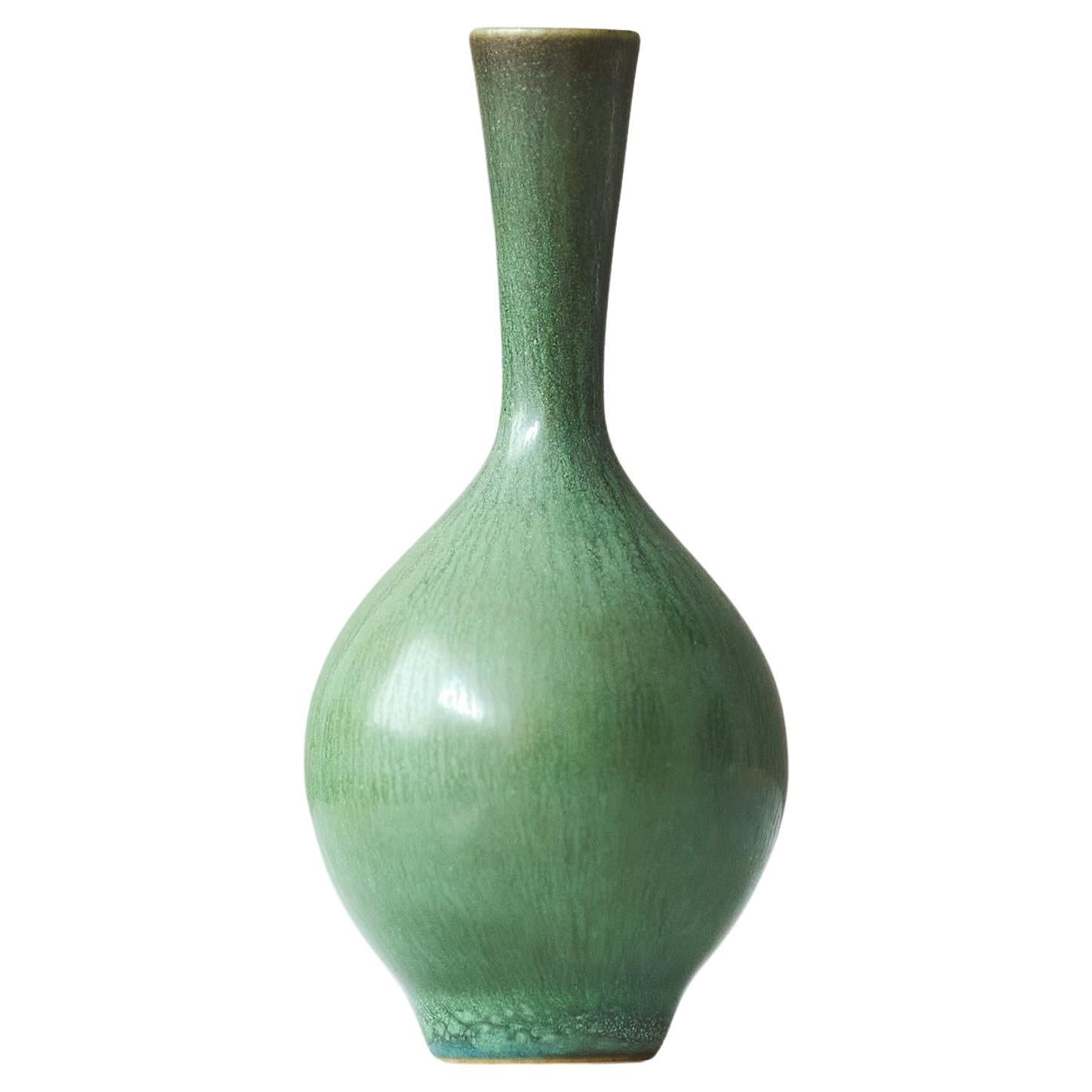 Vaso in miniatura in gres verde di Berndt Friberg. Studio A Svezia 1958