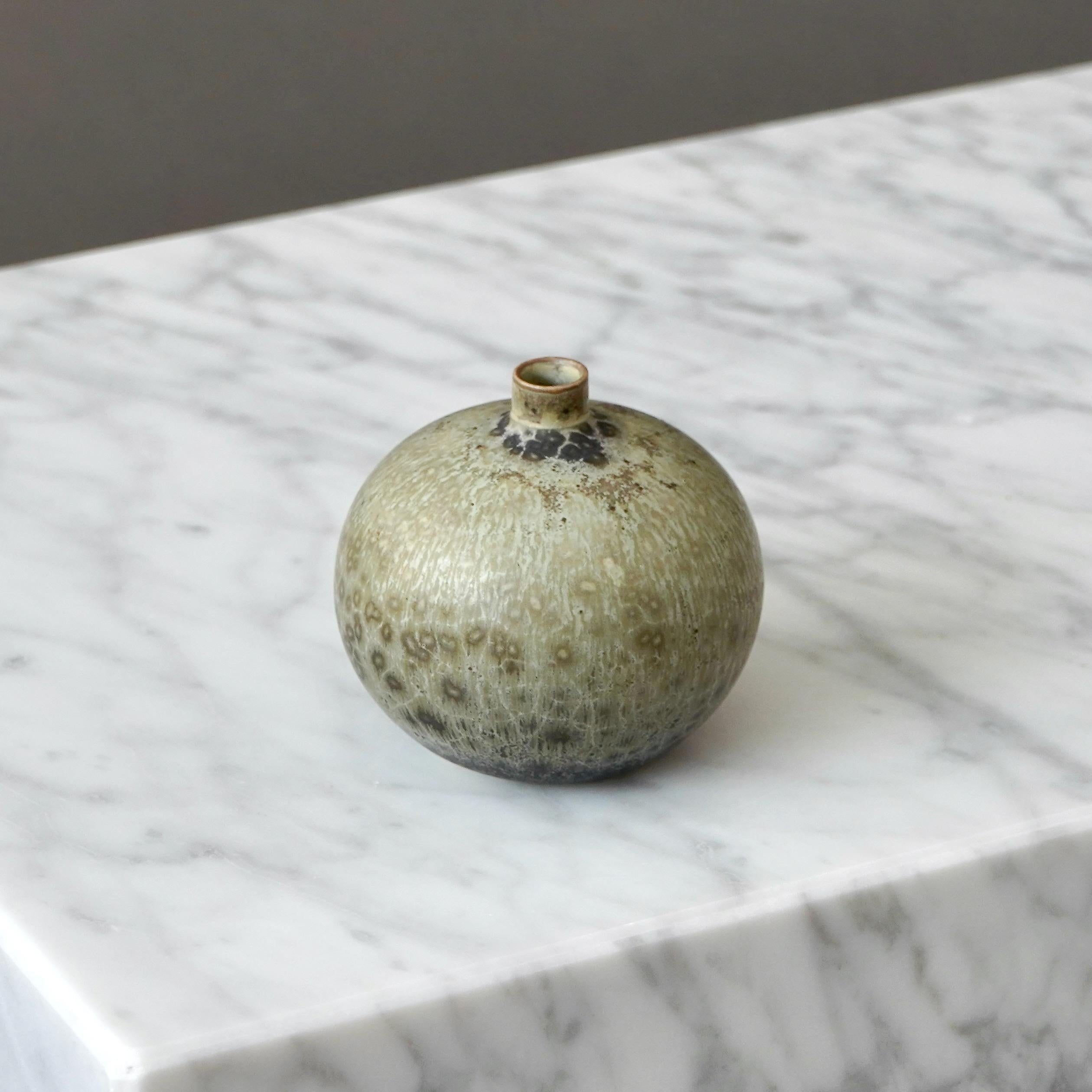 Mid-Century moderno Vaso in gres verde di Carl-Harry Stalhane, Rorstrand, Svezia, anni '50 in vendita