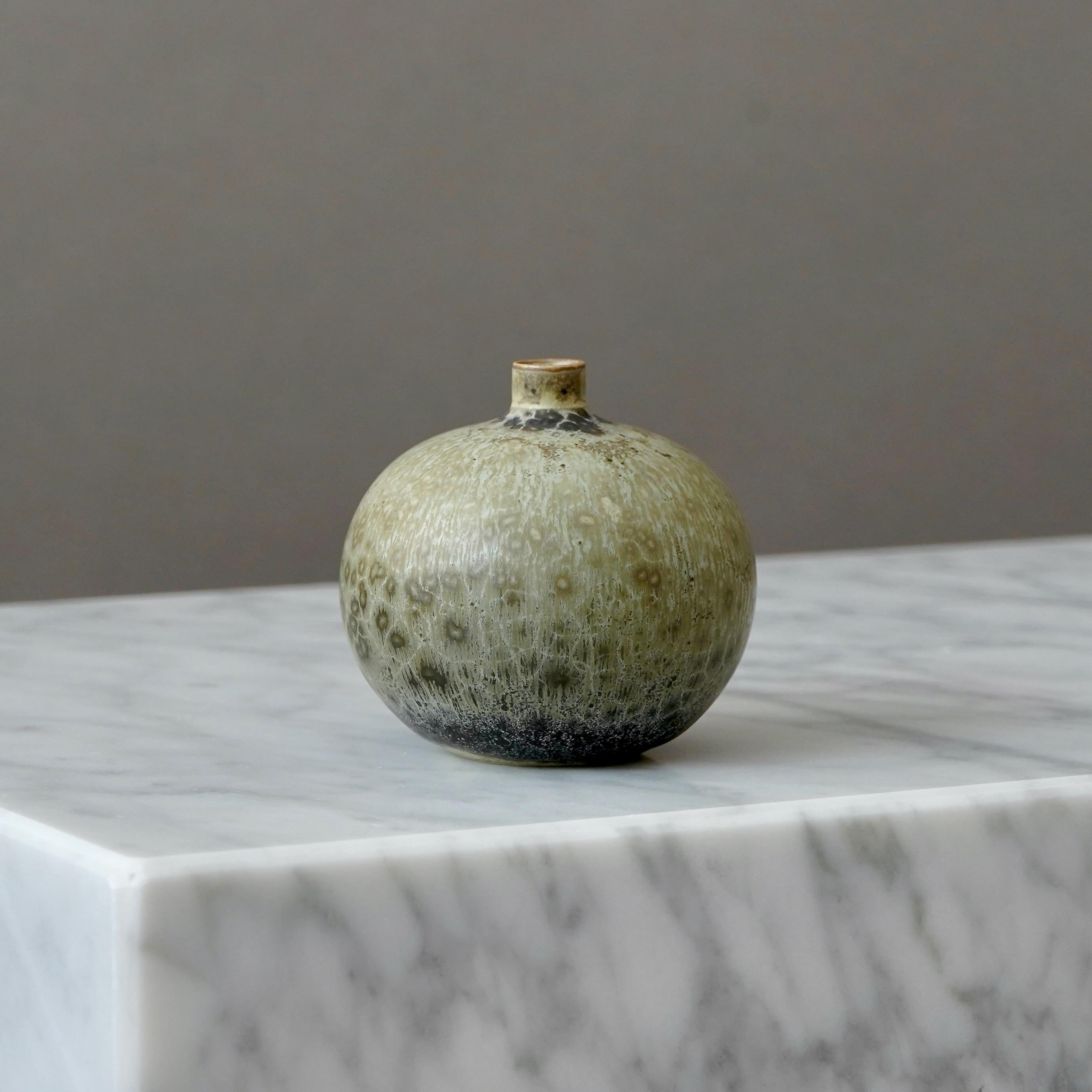 Smaltato Vaso in gres verde di Carl-Harry Stalhane, Rorstrand, Svezia, anni '50 in vendita
