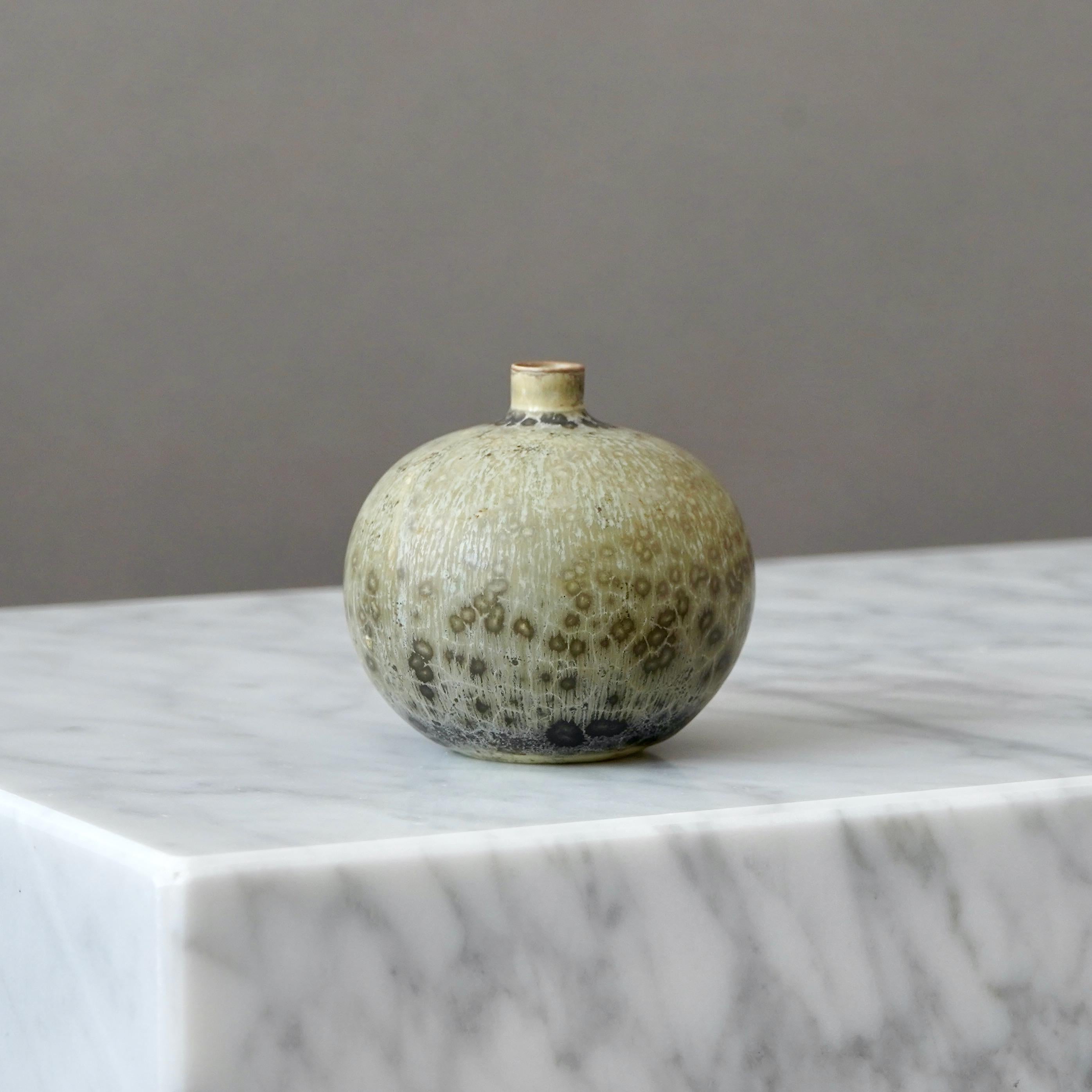 Ceramica Vaso in gres verde di Carl-Harry Stalhane, Rorstrand, Svezia, anni '50 in vendita