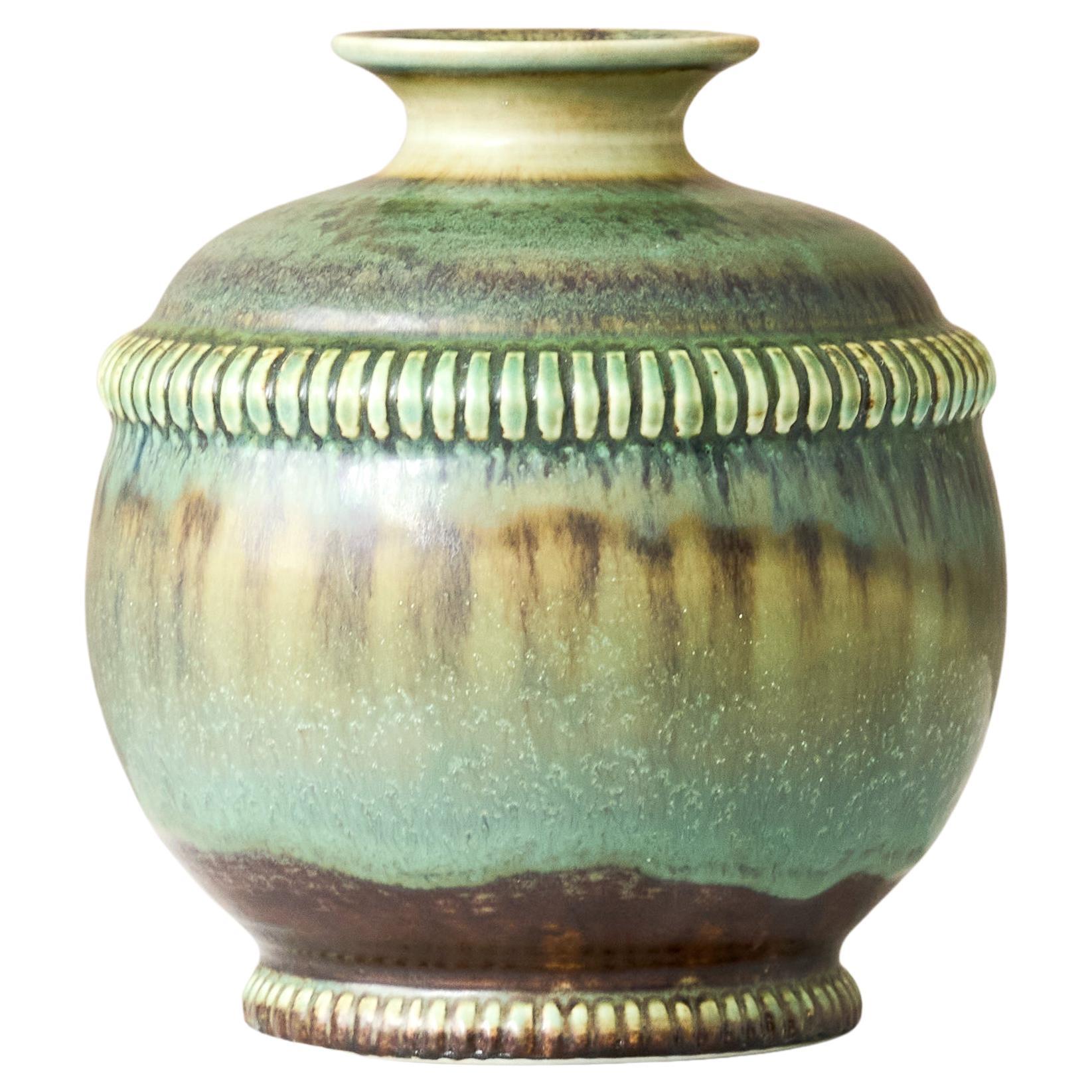Jarrón de gres verde de Gertrud Lönegren, Rörstrand, Suecia, años 30.