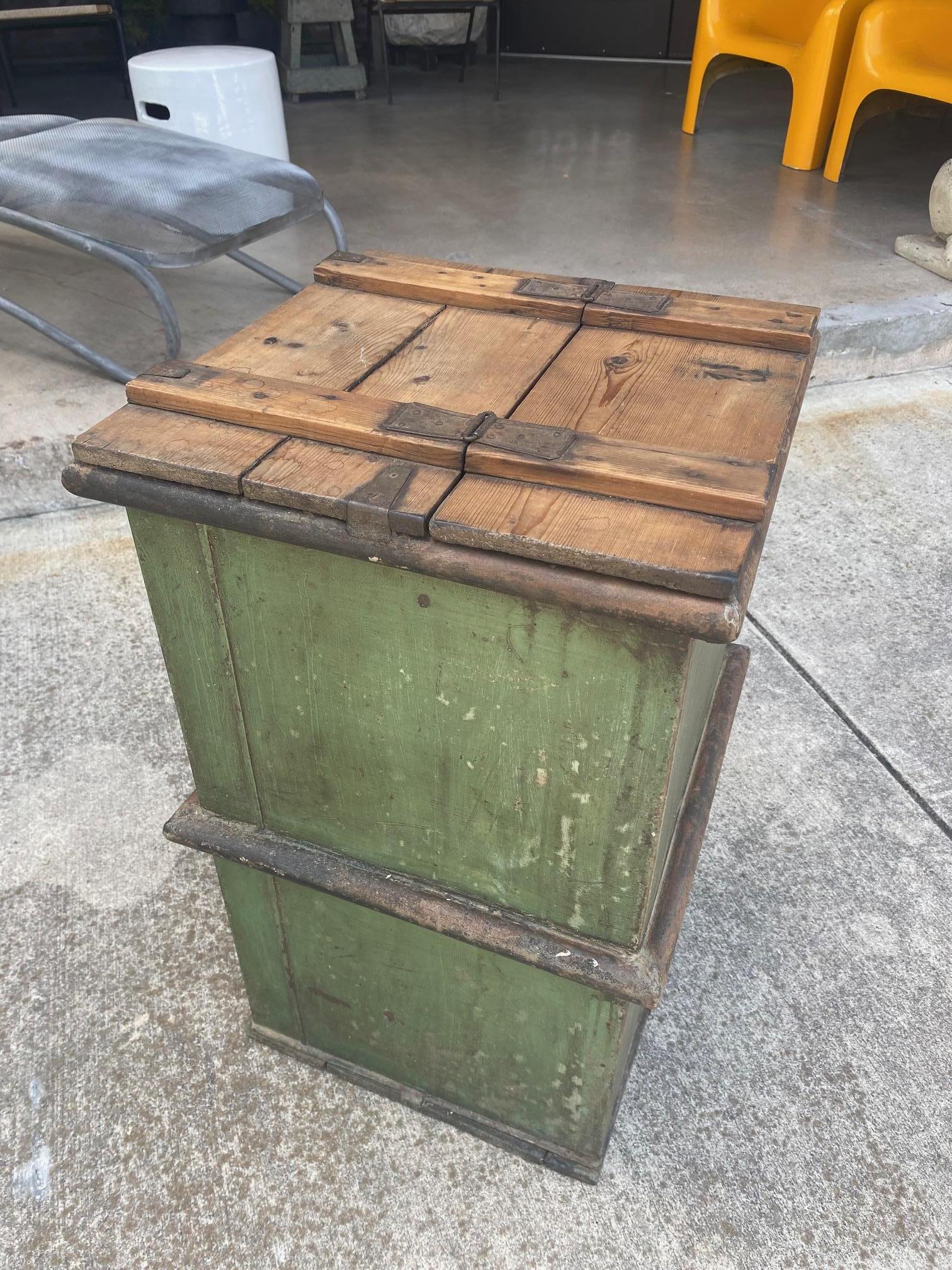 Français Table d'appoint verte, France, années 1940 en vente