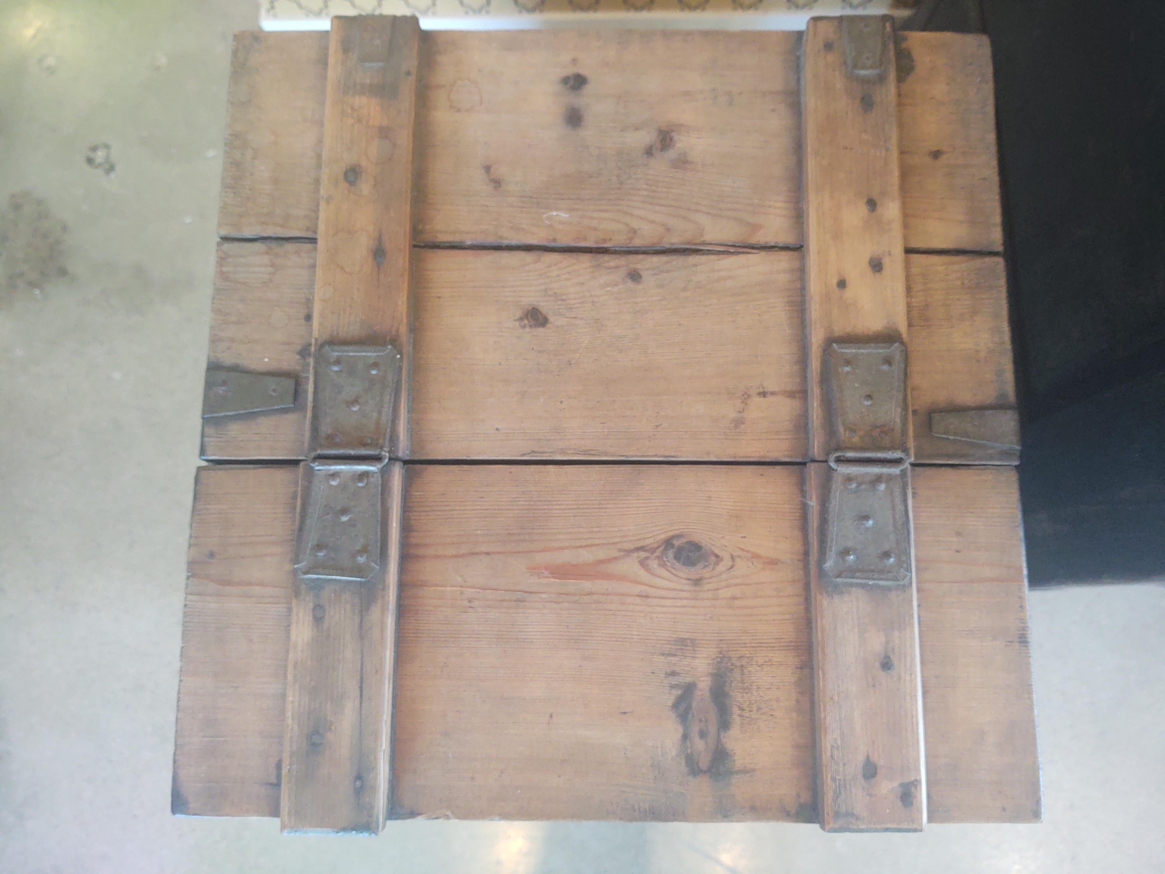 Table d'appoint verte, France, années 1940 Bon état - En vente à Austin, TX