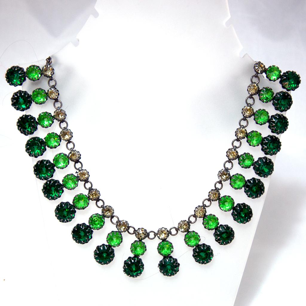 Green Strass Necklace, Gablonz Rhinestone Collier, Art Deco, Germany 1920 ´s

tight chain from Gablonzer Strass. The chain is composed of 31 pendulum elements, which give it a collier-like appearance.  This high quality costume jewellery was created