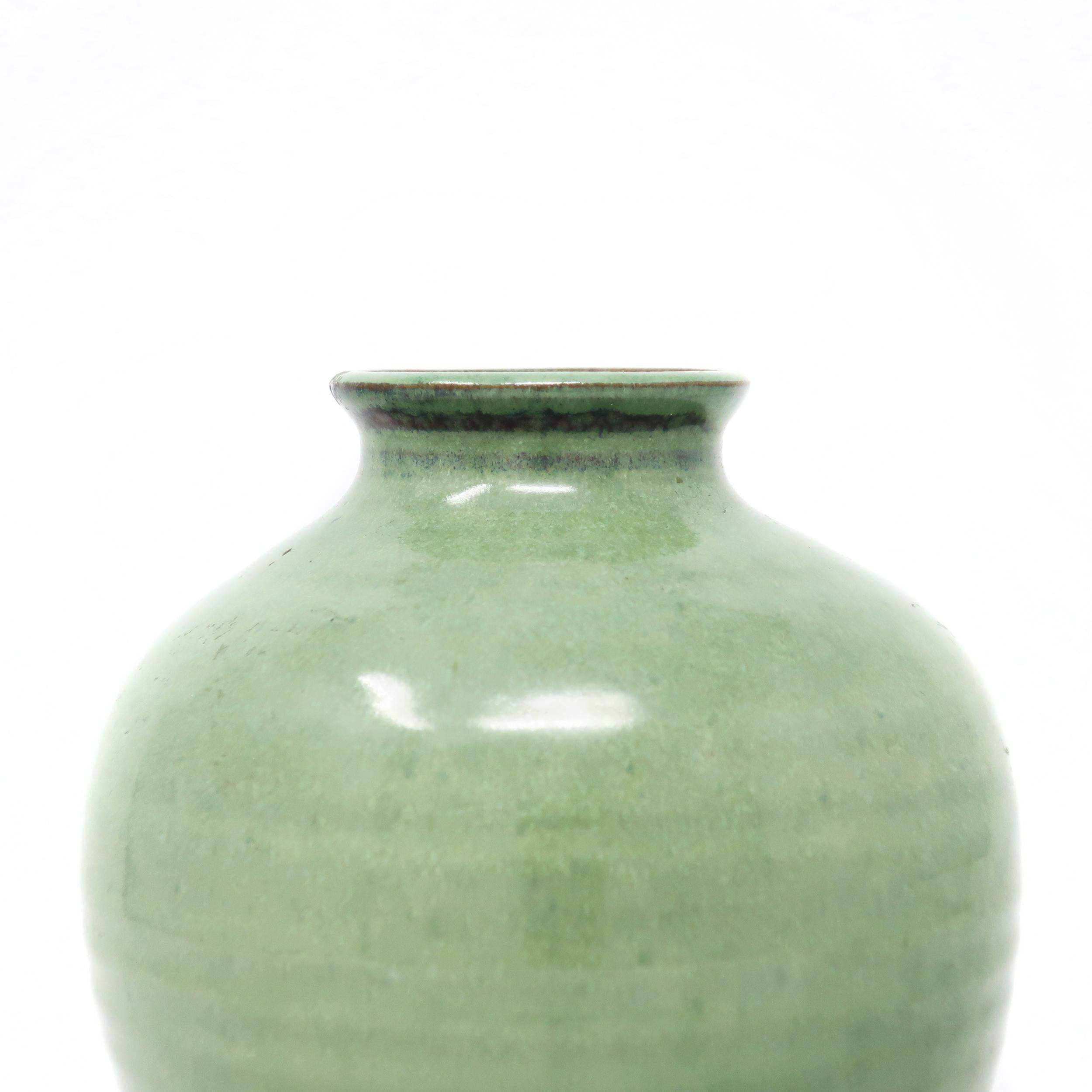 Green Studio Pottery Vase by Edwin & Mary Scheier In Good Condition For Sale In Brooklyn, NY