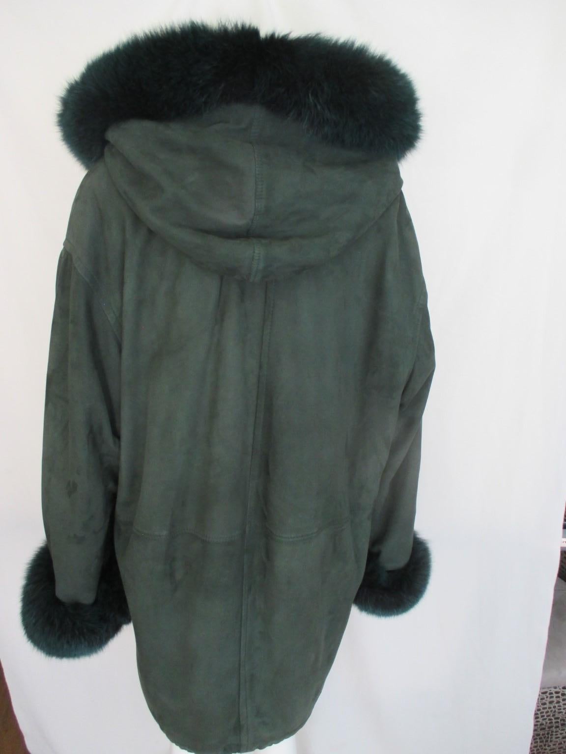 Green Suede Fox Fur Hooded Coat In Good Condition In Amsterdam, NL