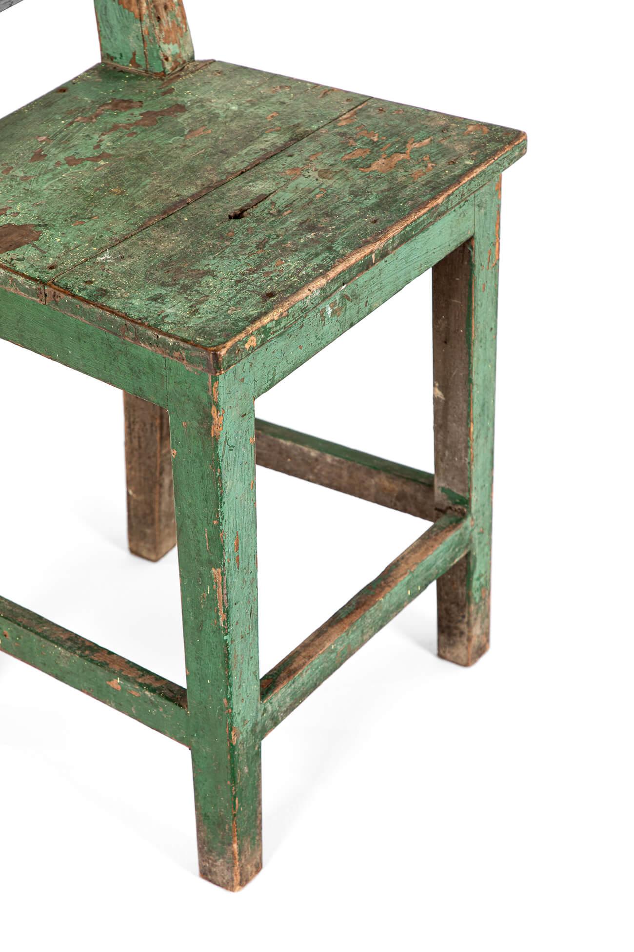 Silla auxiliar rústica sueca verde siglo XX en venta
