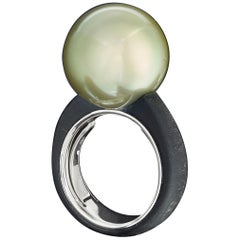 Green Tahiti Pearl Ring in 18 Karat White Gold and Carbon