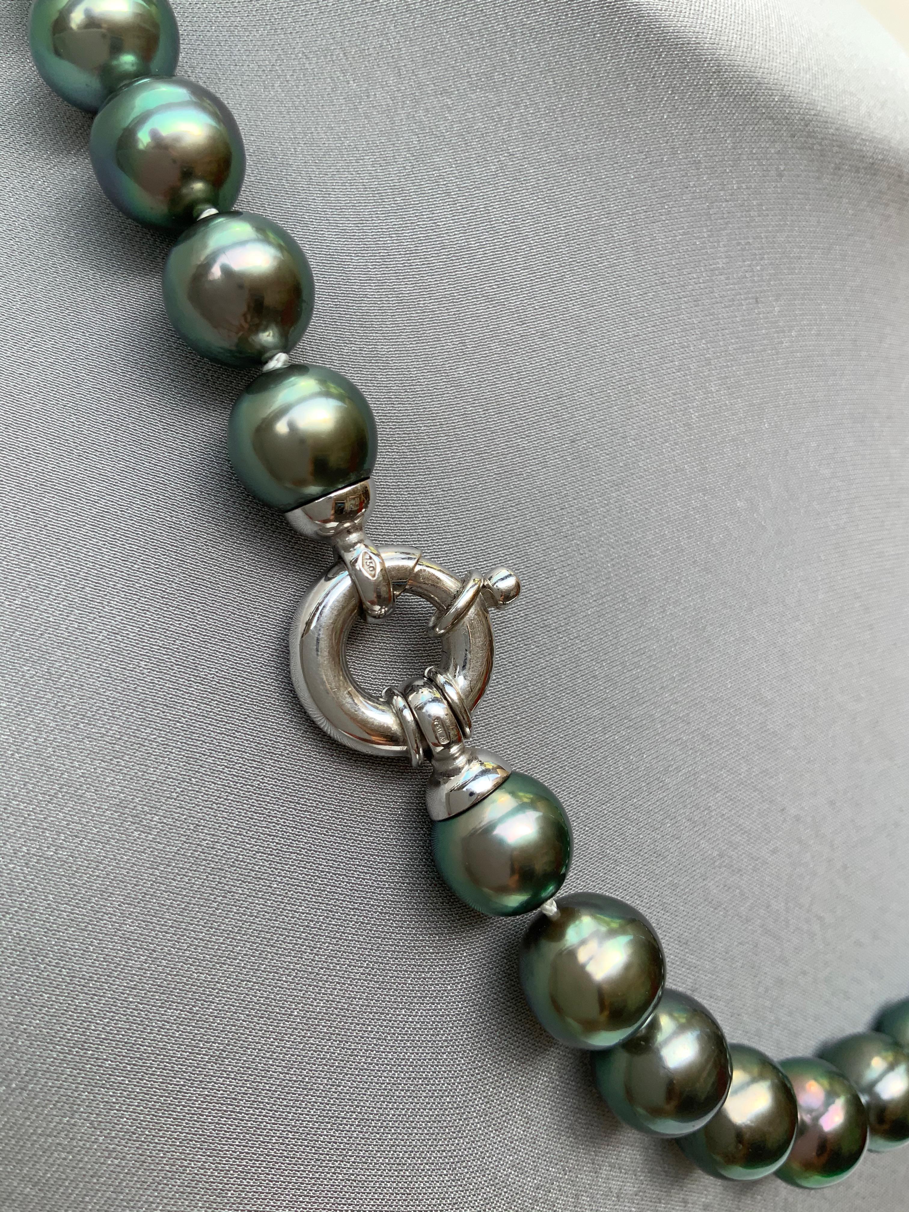 Green Tahitian South Sea Pearl Necklace In Excellent Condition For Sale In Geneva, CH