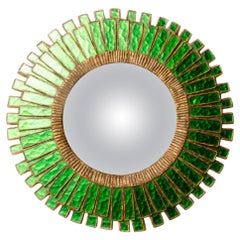 Ein runder konvexer Spiegel aus grünem Glas in der Art von Line Vautrin