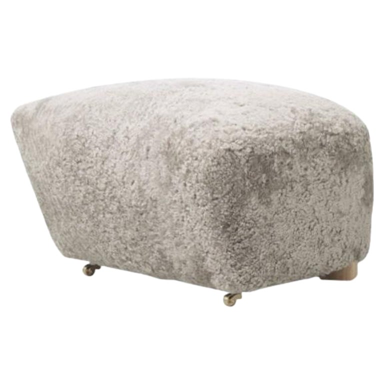 Tabouret à pieds en cuir de mouton naturel vert Tea the Tired Man de Lassen