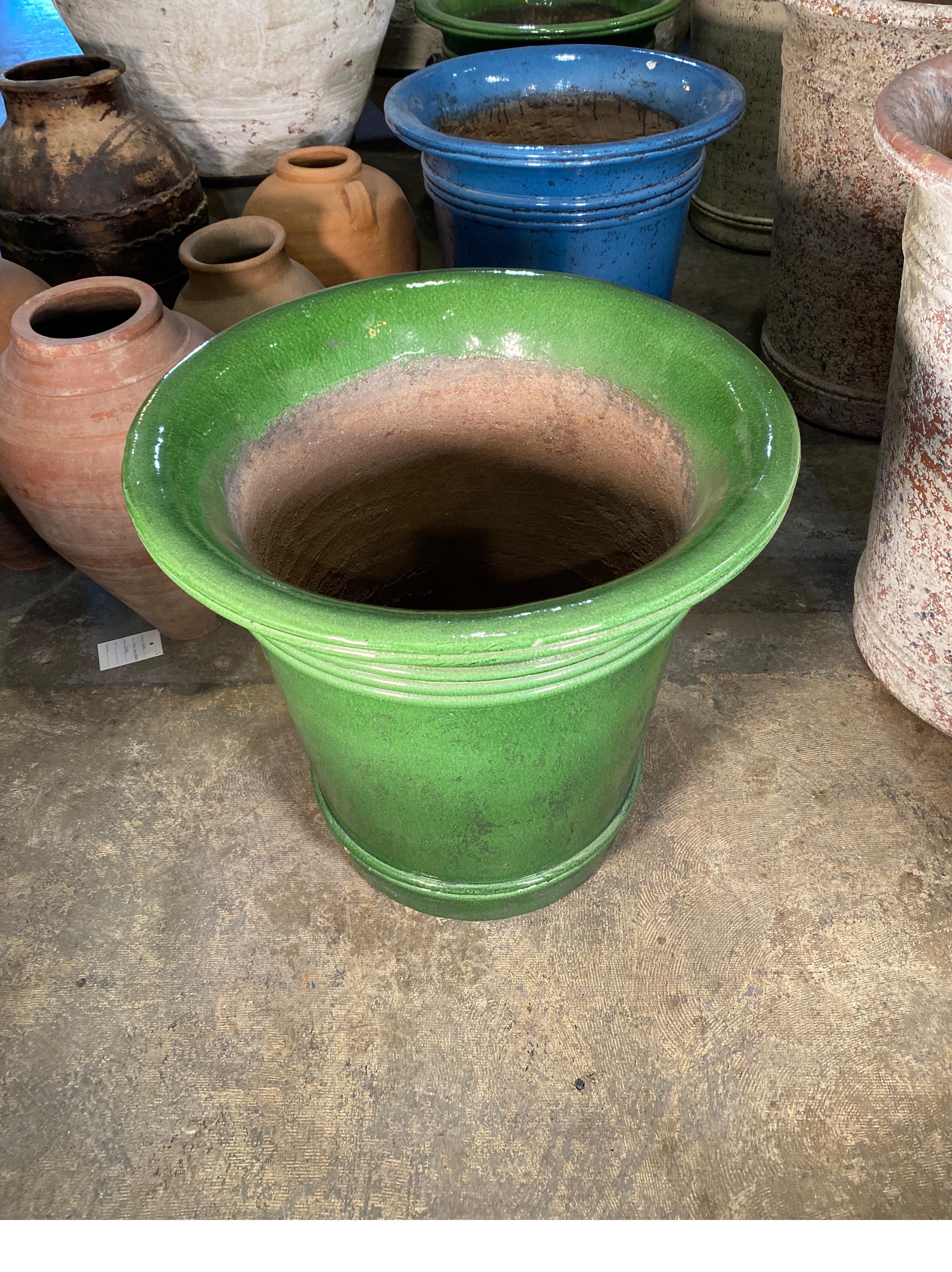 Green Terracotta Urn In Excellent Condition For Sale In Dallas, TX