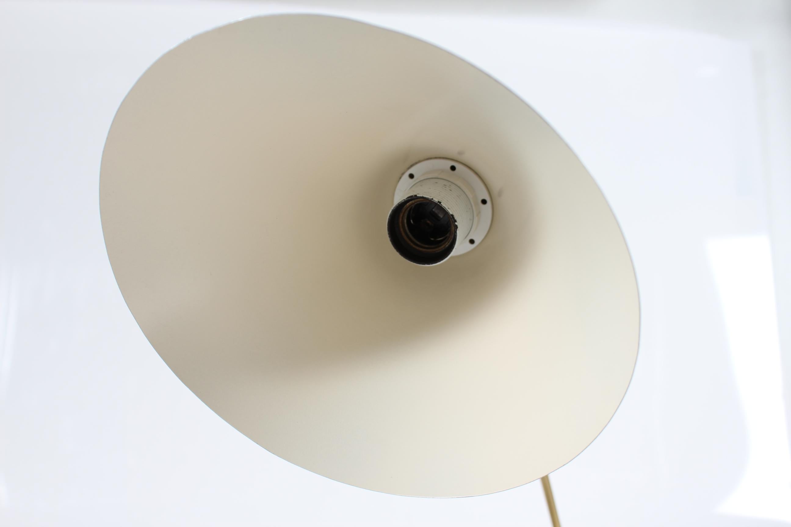 Green Th. Valentiner by Poul Dinesen Flexible Desk Lamp of Brass, Denmark 1960s en venta 2