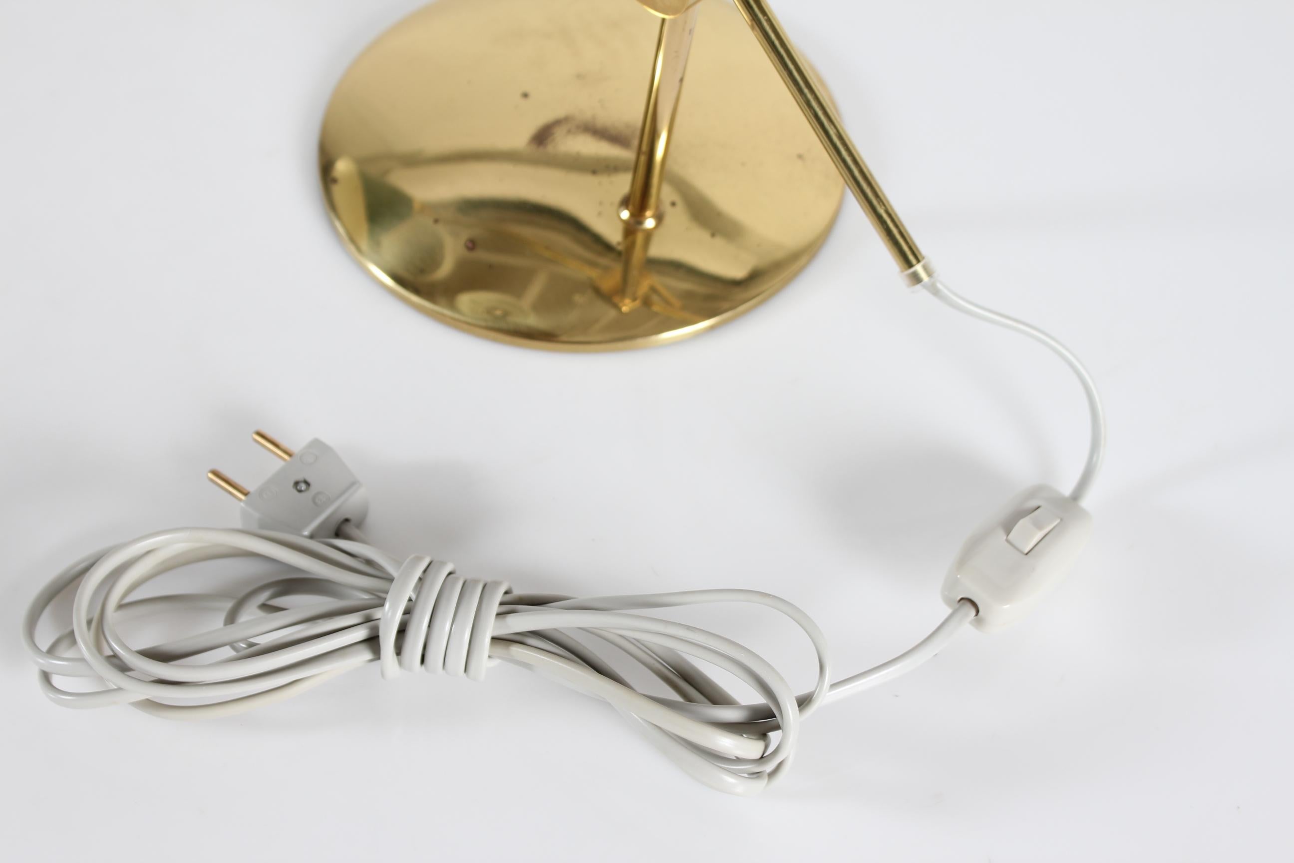 Green Th. Valentiner by Poul Dinesen Flexible Desk Lamp of Brass, Denmark 1960s en venta 5