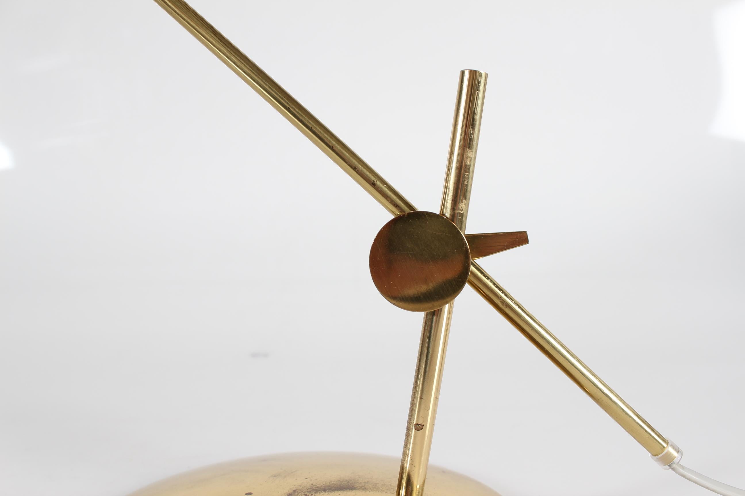 Green Th. Valentiner by Poul Dinesen Flexible Desk Lamp of Brass, Denmark 1960s Escandinavo moderno en venta