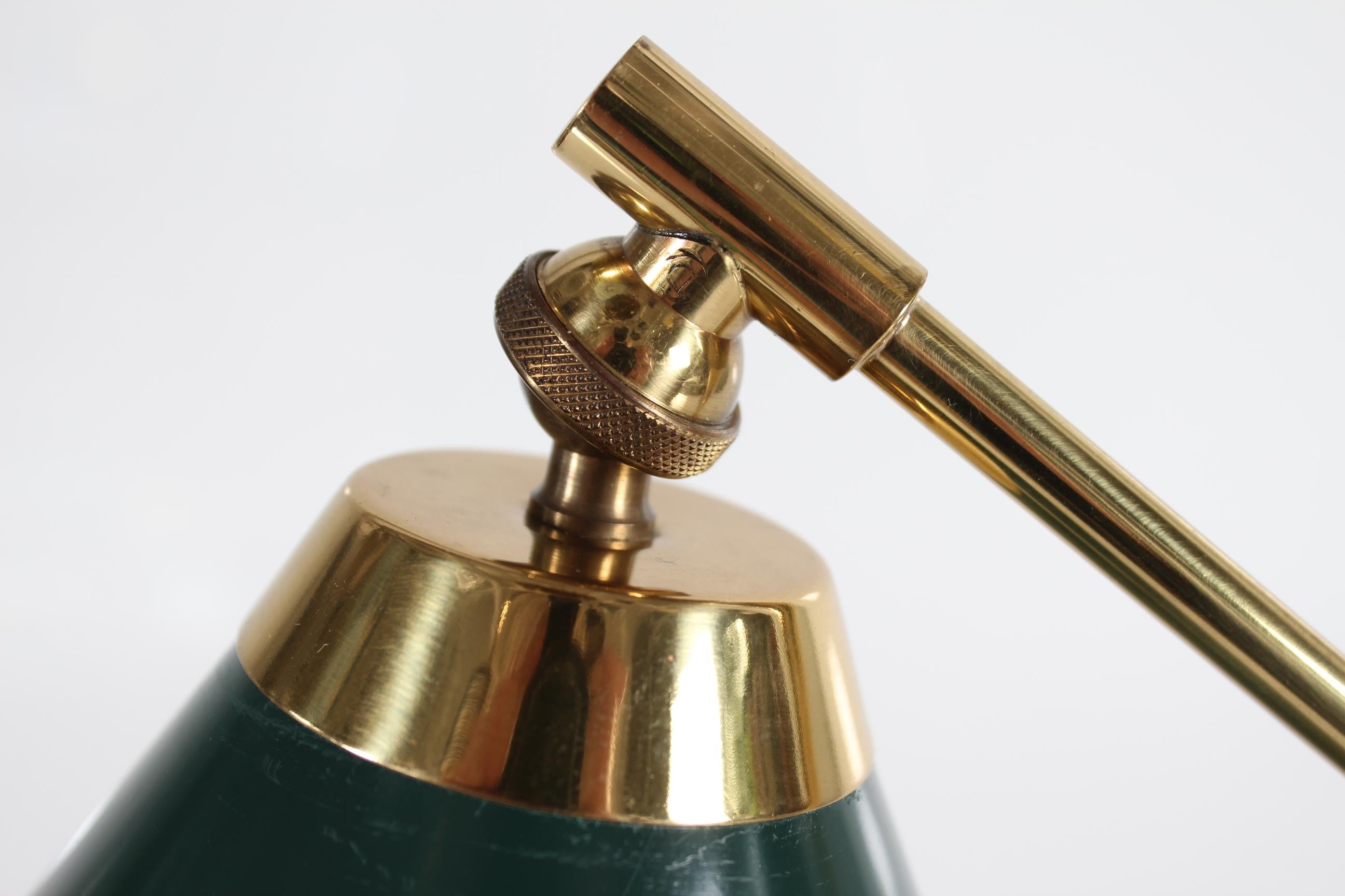 Green Th. Valentiner by Poul Dinesen Flexible Desk Lamp of Brass, Denmark 1960s Danés en venta