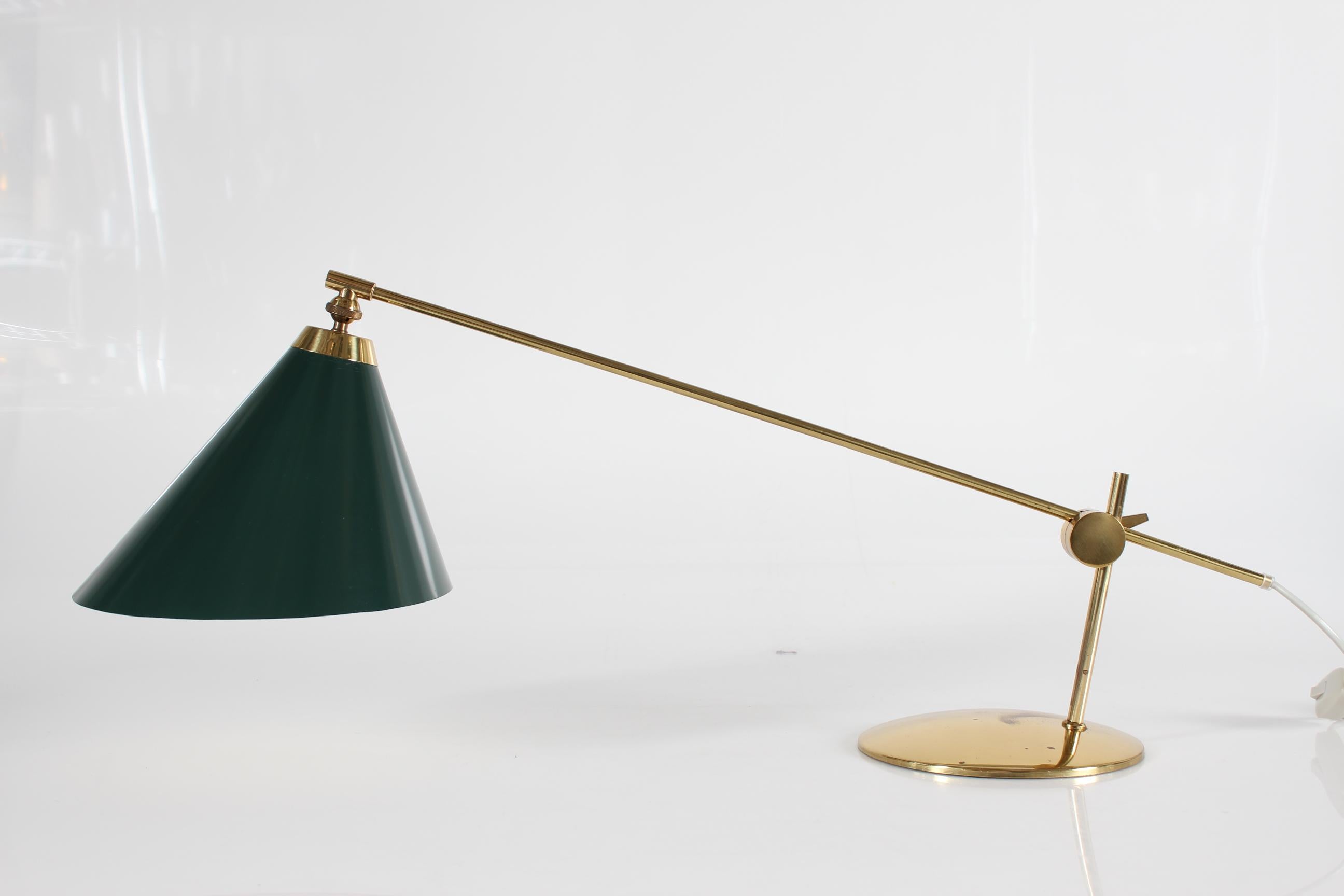 Green Th. Valentiner by Poul Dinesen Flexible Desk Lamp of Brass, Denmark 1960s Metal en venta