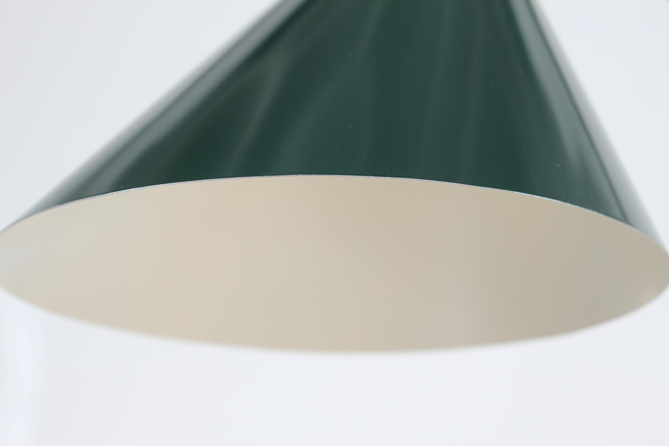 Green Th. Valentiner by Poul Dinesen Flexible Desk Lamp of Brass, Denmark 1960s en venta 1