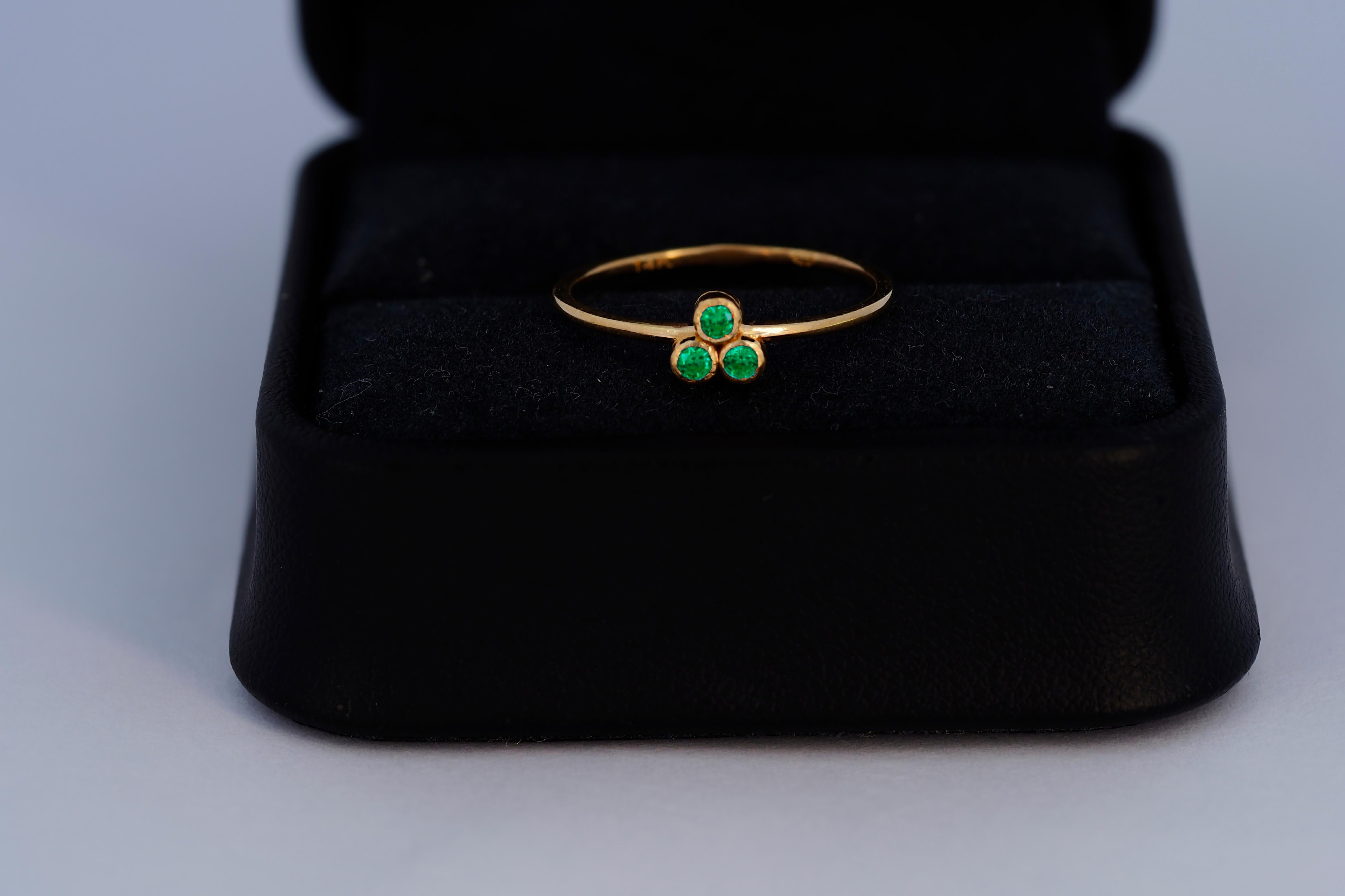 Modern Green Three Stone 14k gold ring. For Sale