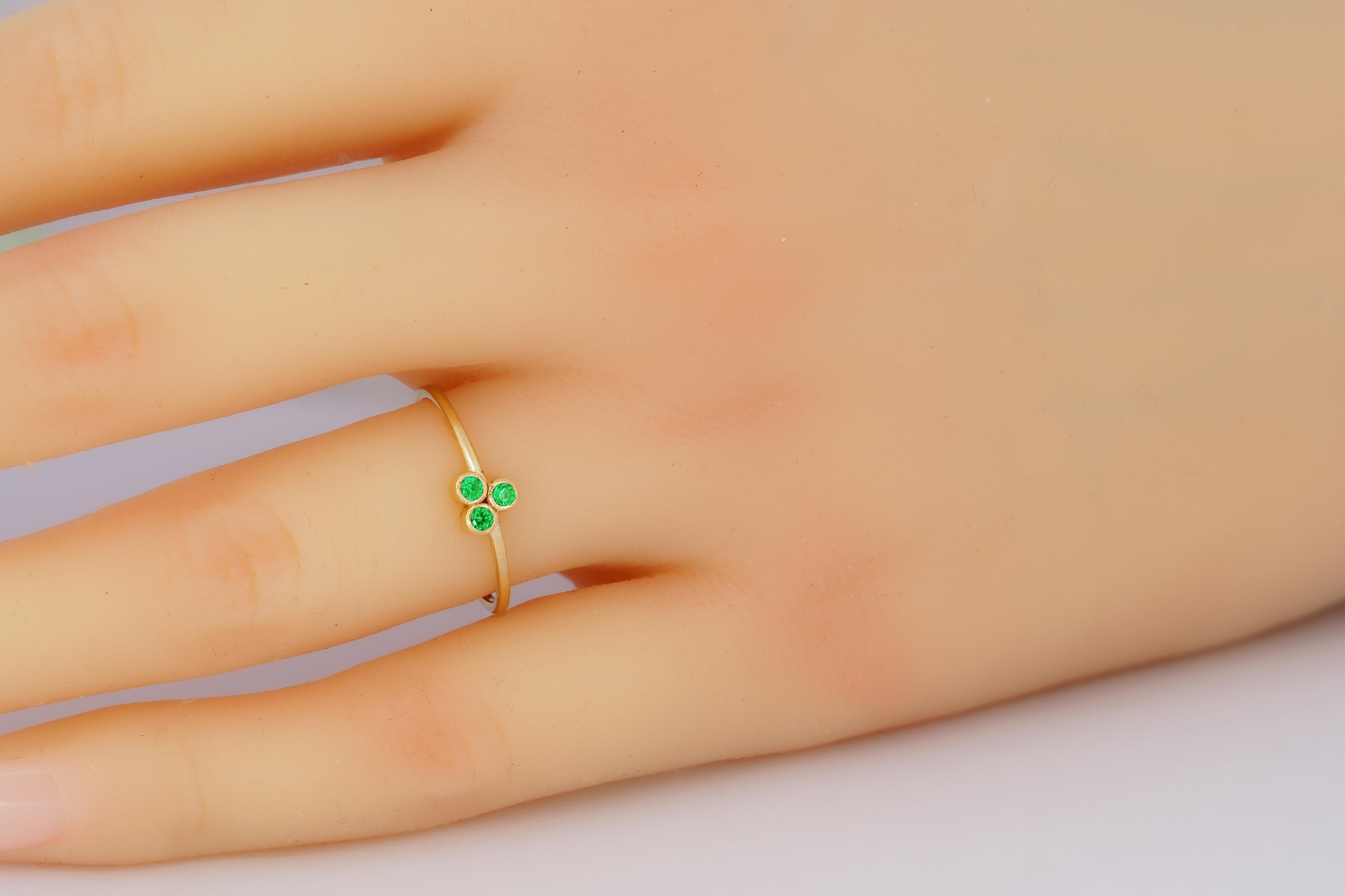 For Sale:  Green Three Stone 14k gold ring 5