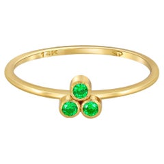 Grüner Drei-Steine-Ring aus 14k Gold