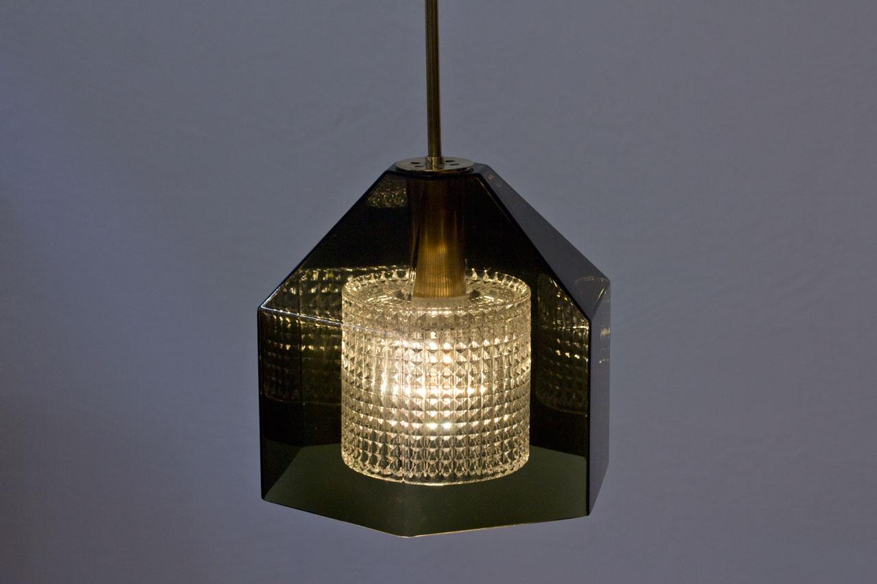 Lampada a sospensione in vetro colorato verde e ottone di Carl Fagerlund per Orrefors, Svezia In condizioni buone in vendita a Stockholm, Stockholms län