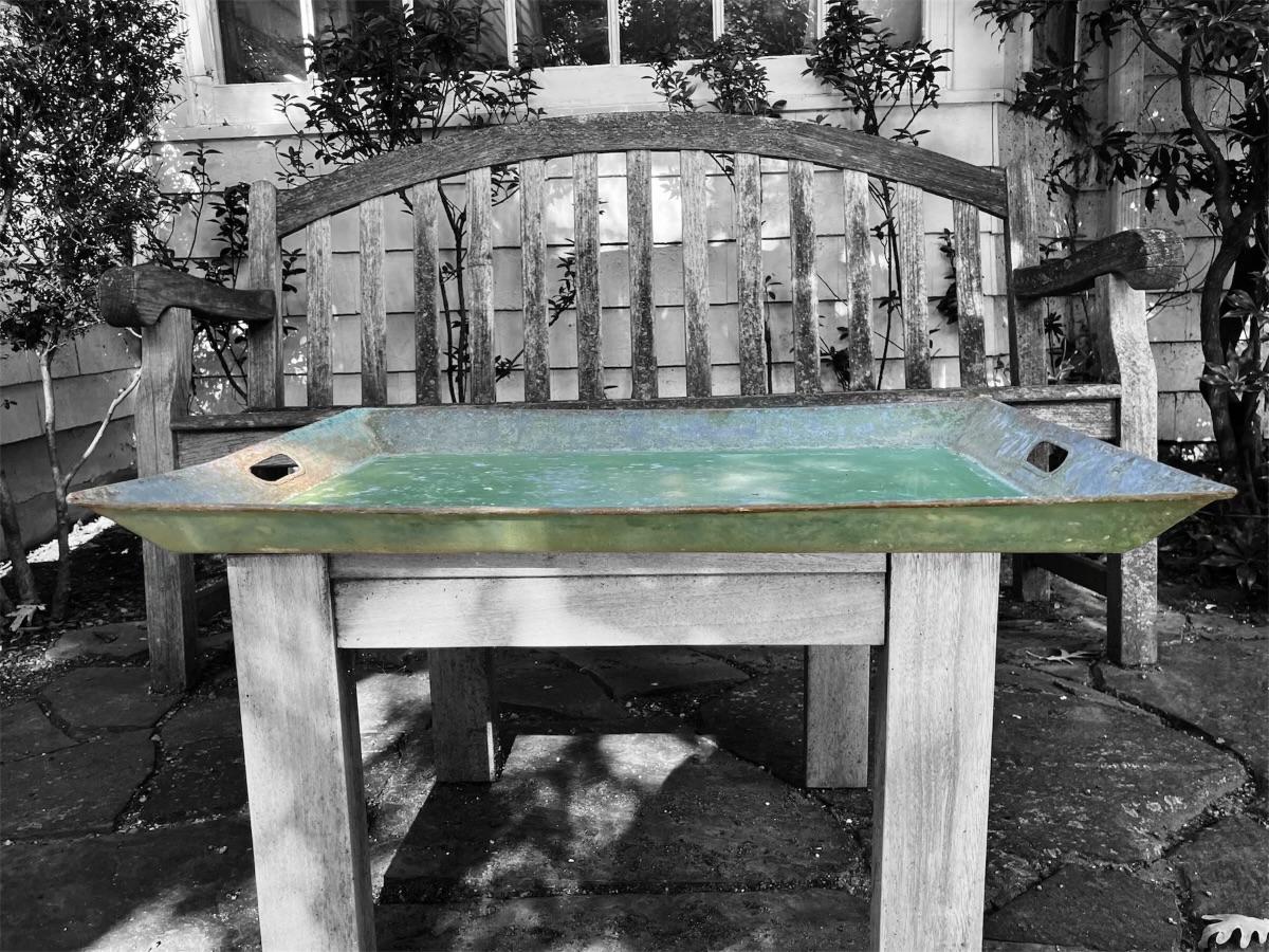 Green tole serving tray. Large antique American tole tray with canted sides in original painted condition, a beautiful steel blue speckled green. United States, mid 19th century

Dimensions: 32