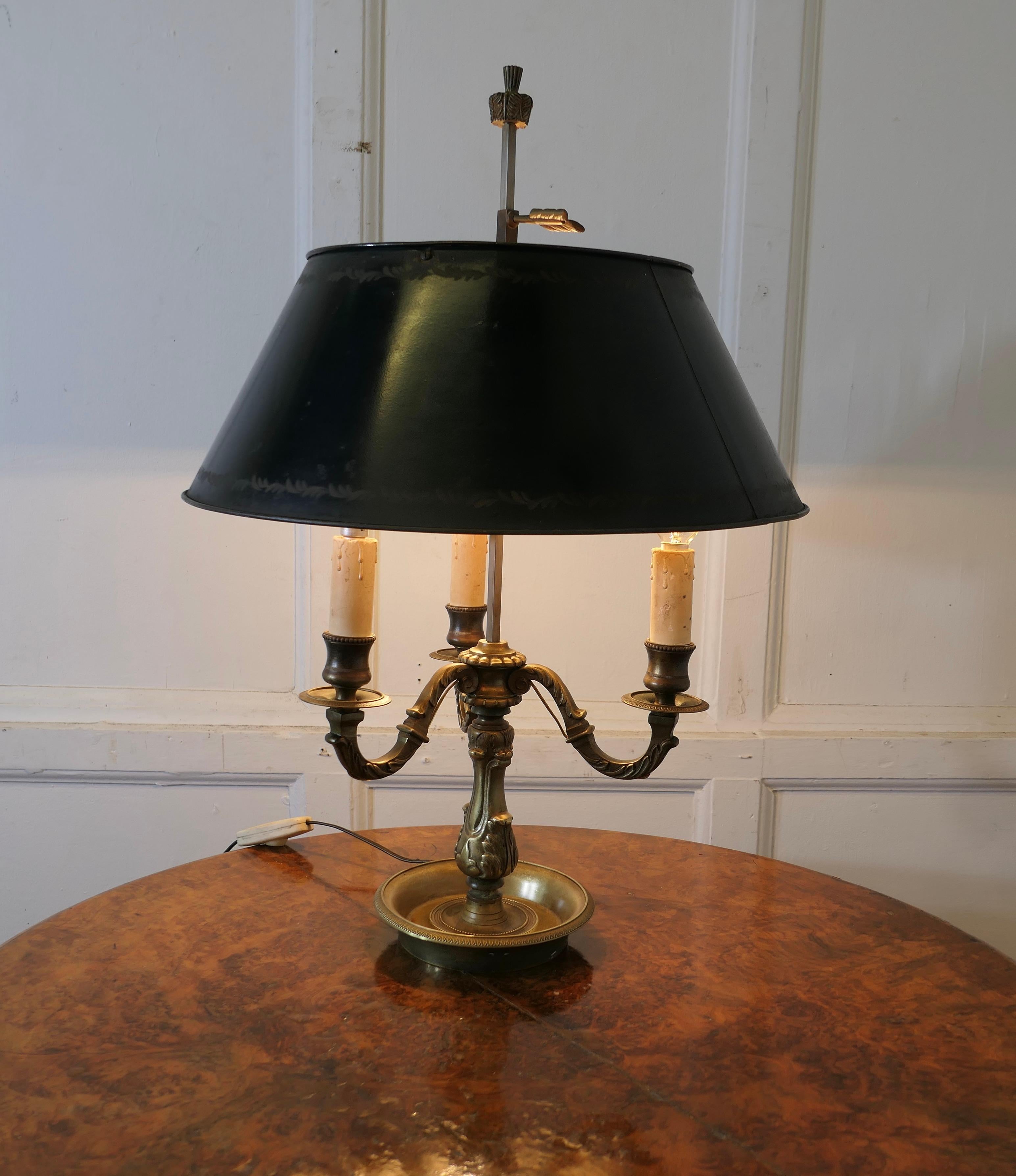 Lámpara de Sobremesa Triple Bouillotte de Toleware Verde y Latón, Francia en Bueno estado para la venta en Godshill, Isle of Wight