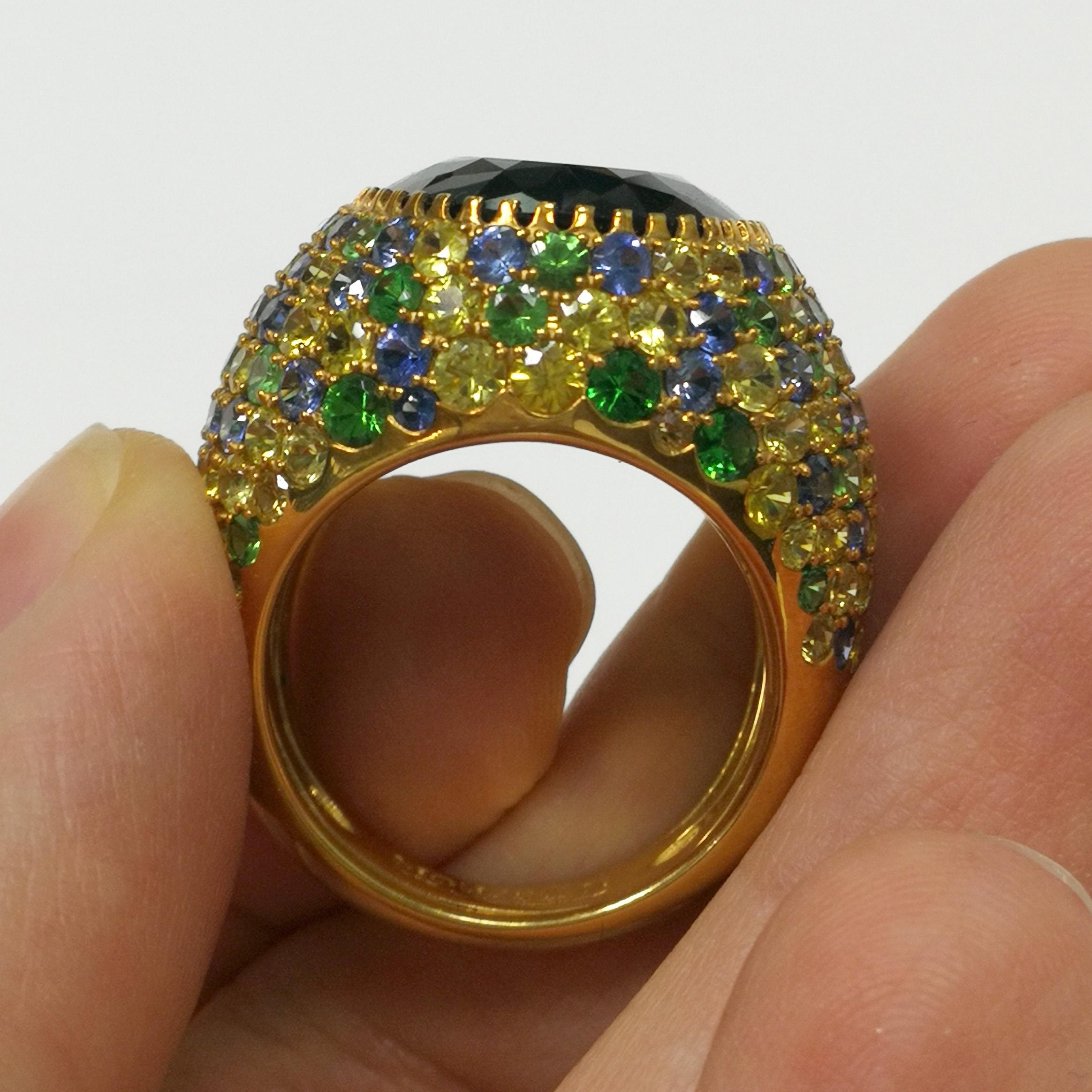 Oval Cut Green Tourmaline 11.94 Carat Sapphires 18 Karat Yellow Gold Riviera Ring For Sale
