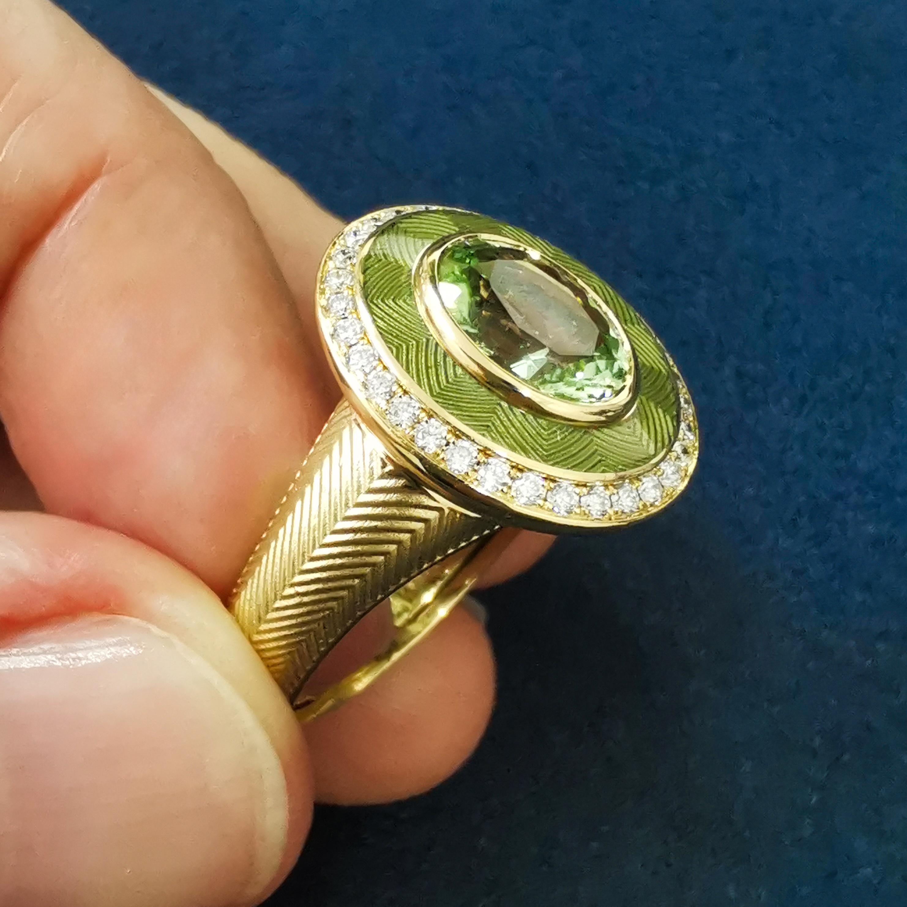 Oval Cut Green Tourmaline 1.40 Carat Diamonds Enamel 18 Karat Yellow Gold Tweed Ring For Sale