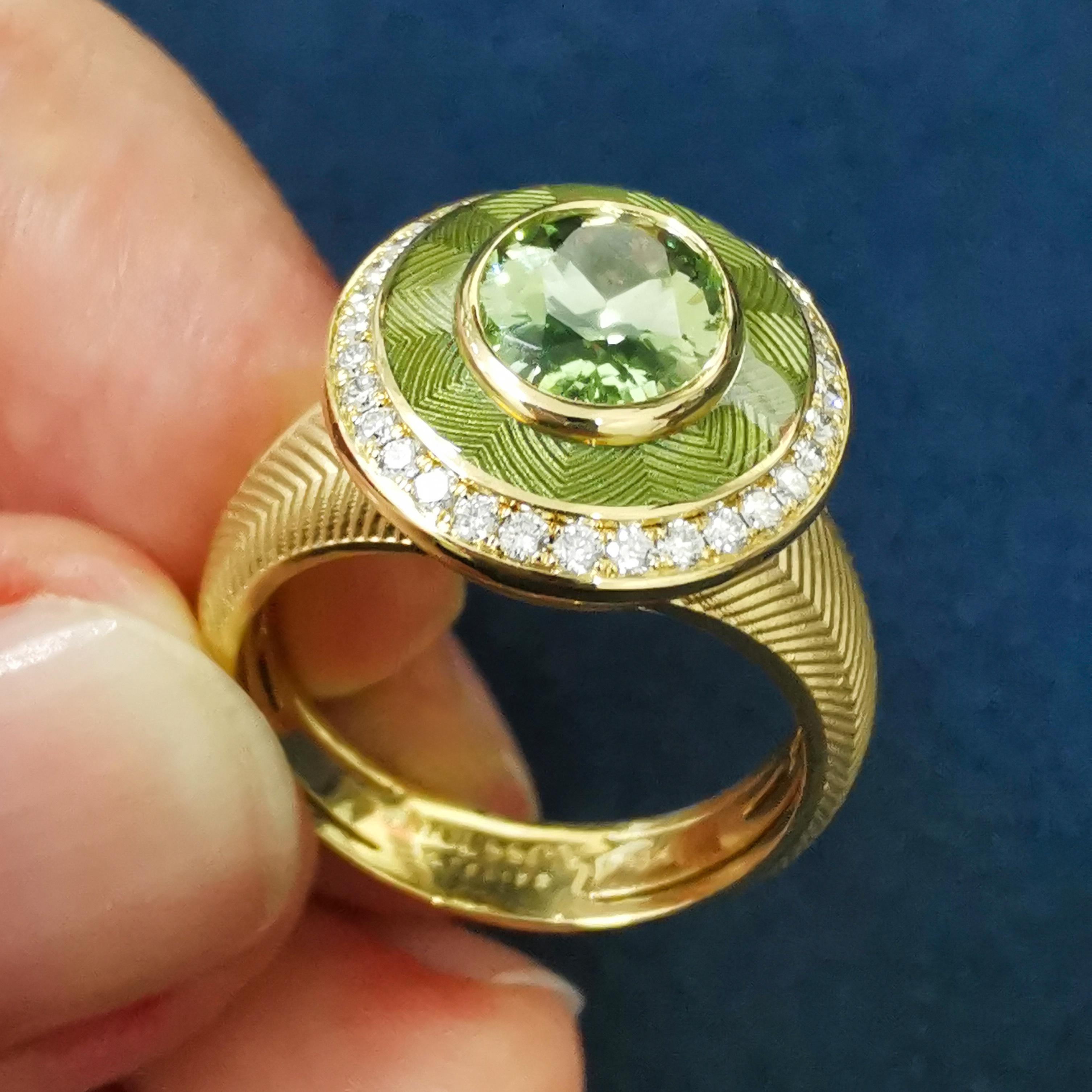 Green Tourmaline 1.40 Carat Diamonds Enamel 18 Karat Yellow Gold Tweed Ring In New Condition For Sale In Bangkok, TH