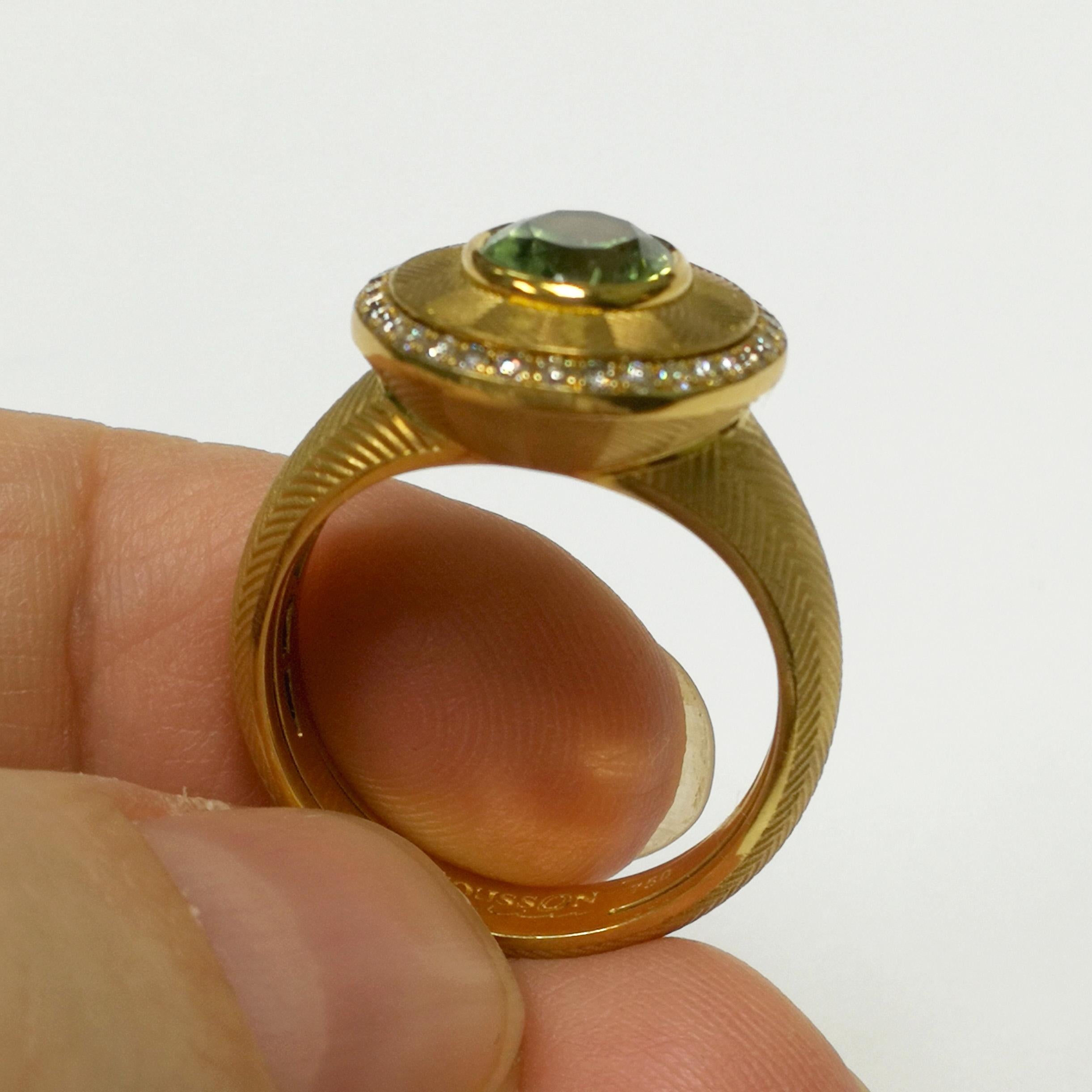 Grüner Turmalin 1,70 Karat Champagner-Diamanten 18 Karat Gelbgold Tweed-Ring (Ovalschliff) im Angebot
