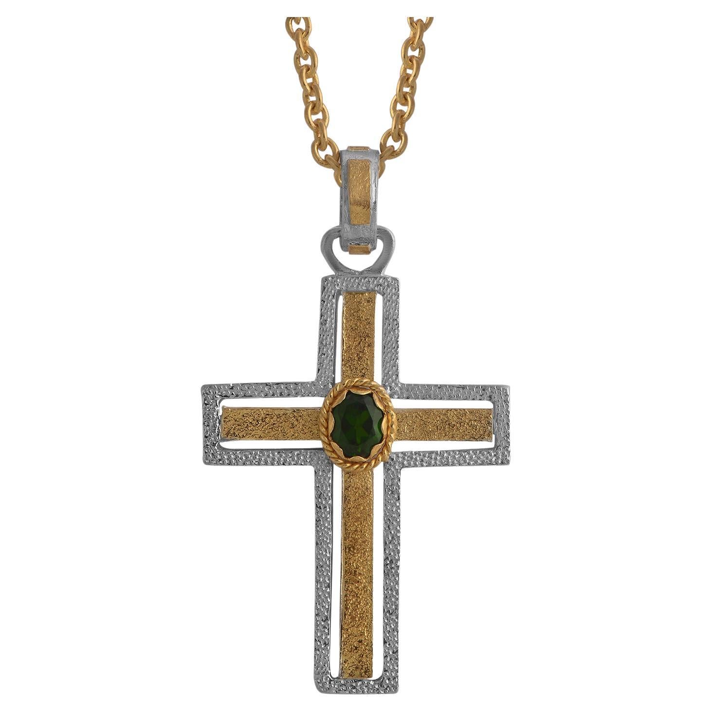 Pendentif en forme de croix en or 18k et argent avec tourmaline verte en vente