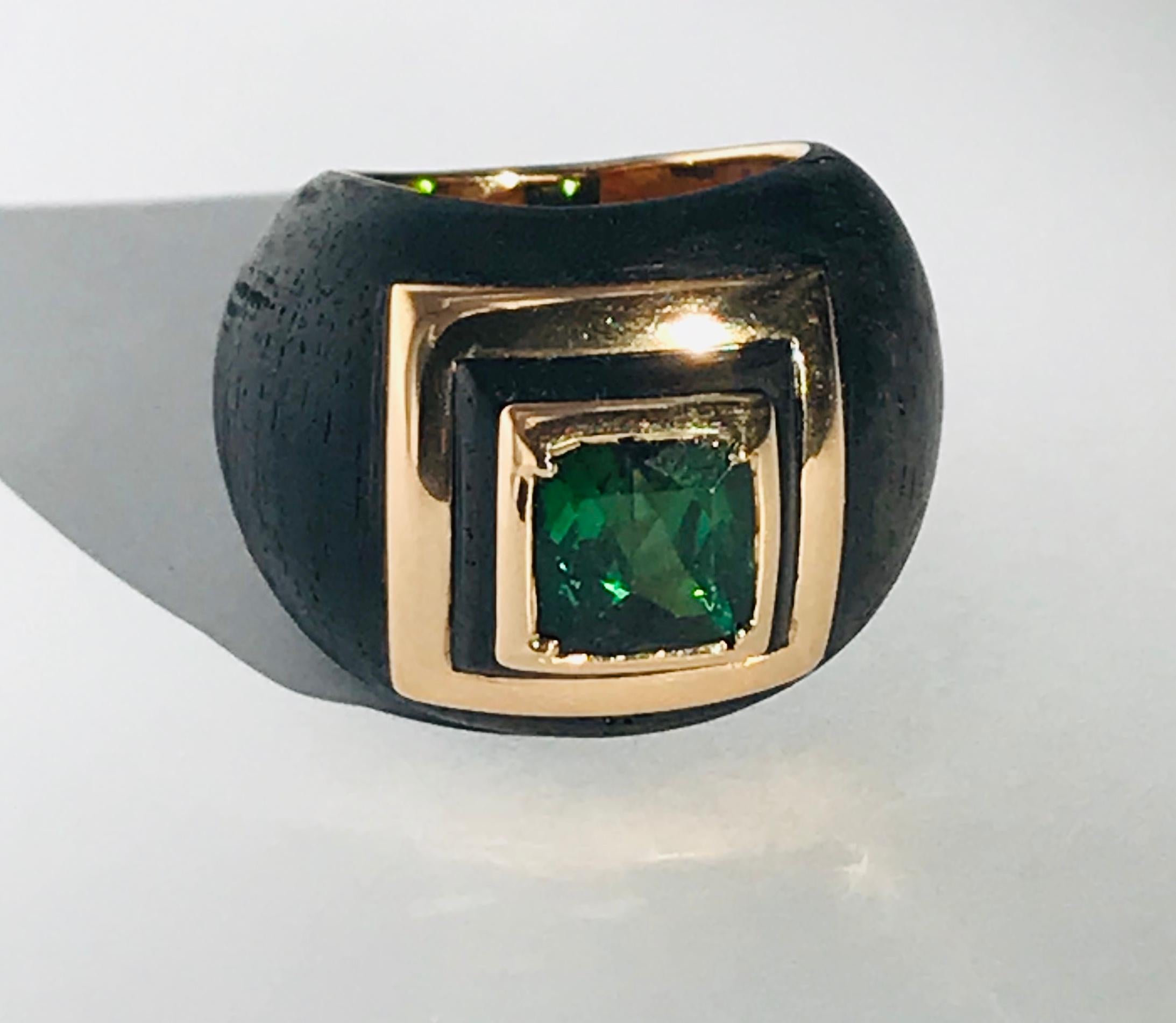 Green Tourmaline, 18 Karat Rose Gold and Ebony Pinky Ring In New Condition In Geneve, Genf