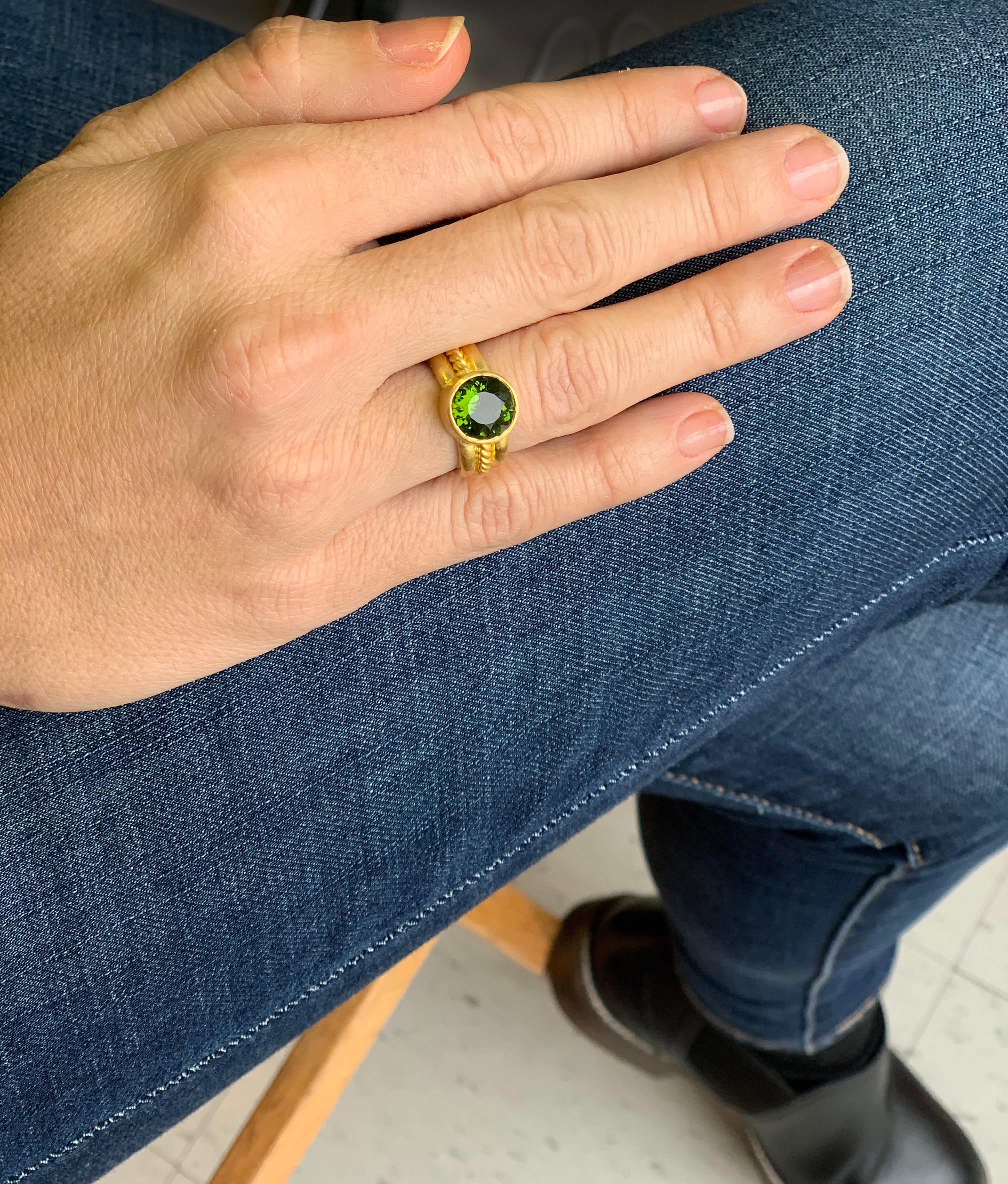 Green Tourmaline 22 Karat Gold Ring In New Condition In New York, NY