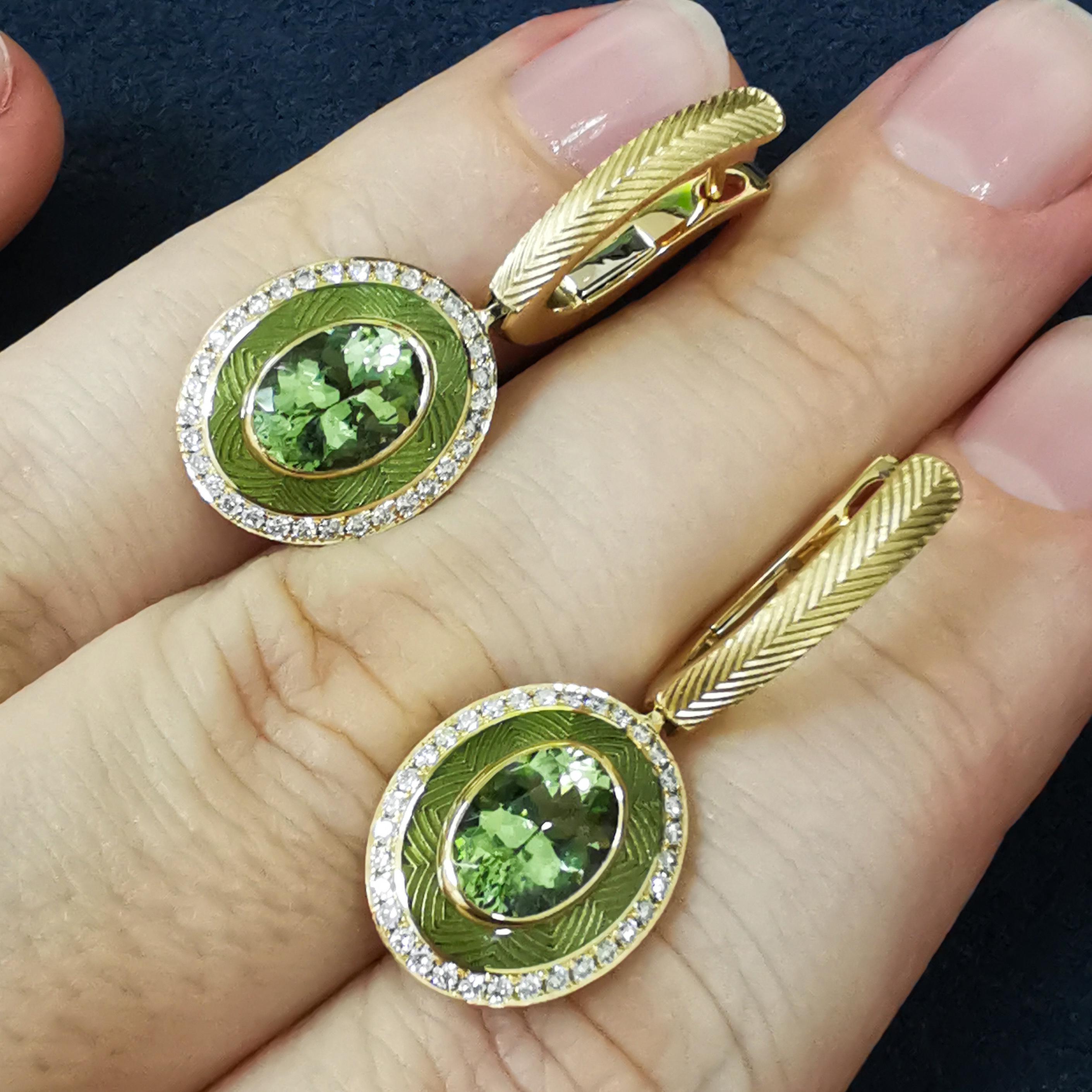Grüner Turmalin 2,40 Karat Diamanten Emaille 18 Karat Gelbgold Tweed-Ohrringe (Ovalschliff) im Angebot