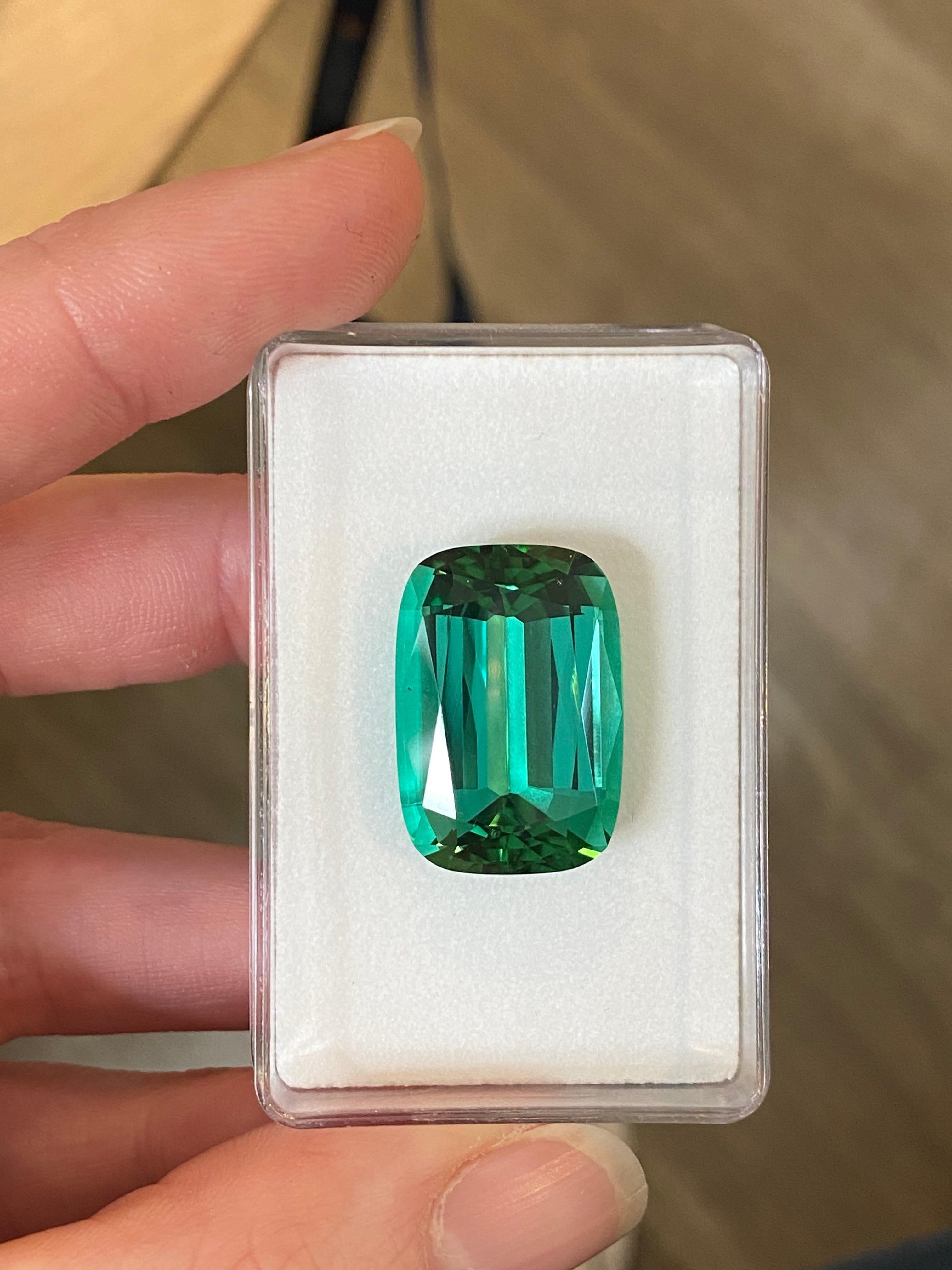 Green Tourmaline 29.85ct In Excellent Condition For Sale In Genève, CH